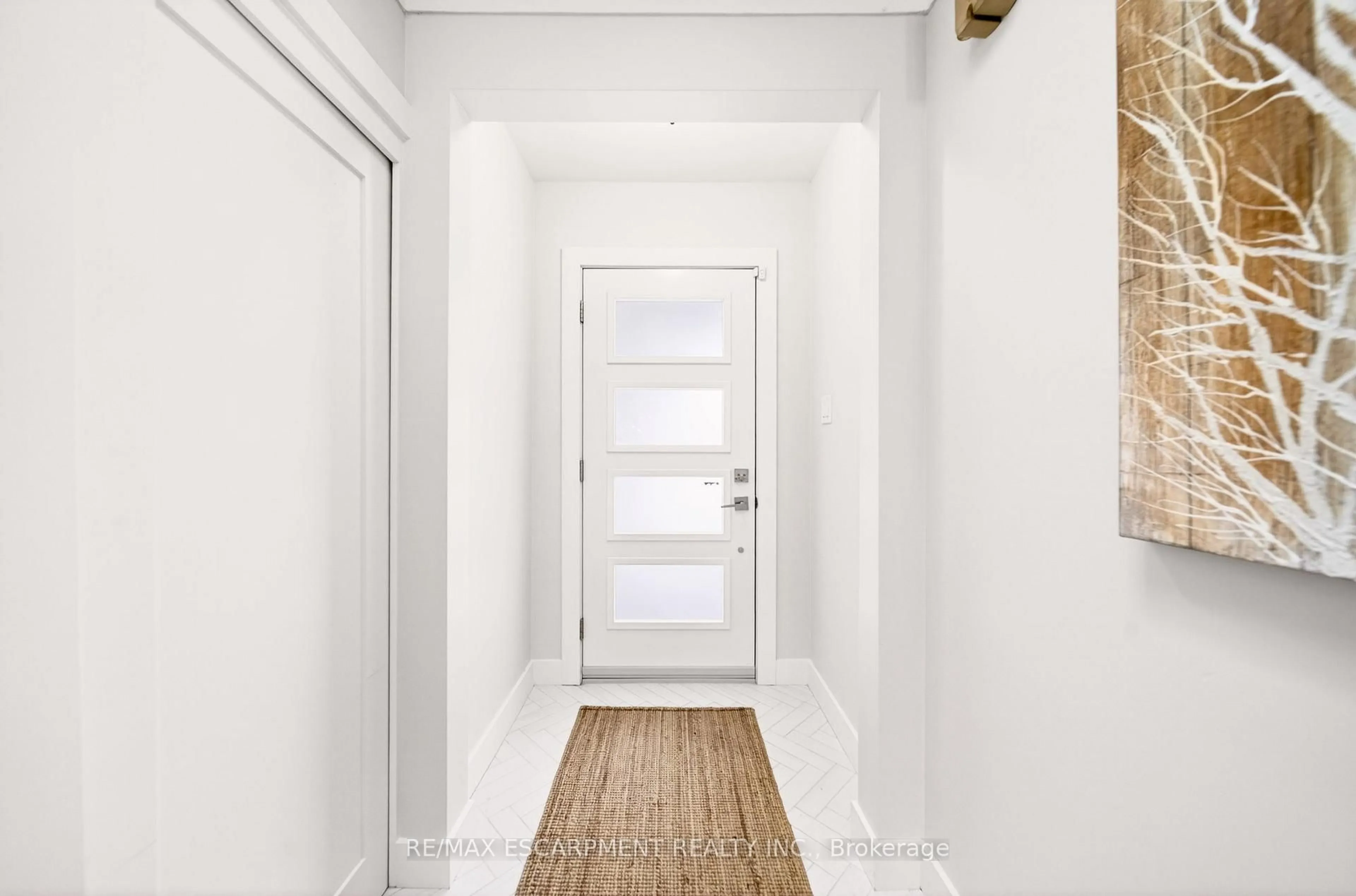 Indoor entryway for 21 Victoria St, Hamilton Ontario L0R 2H0