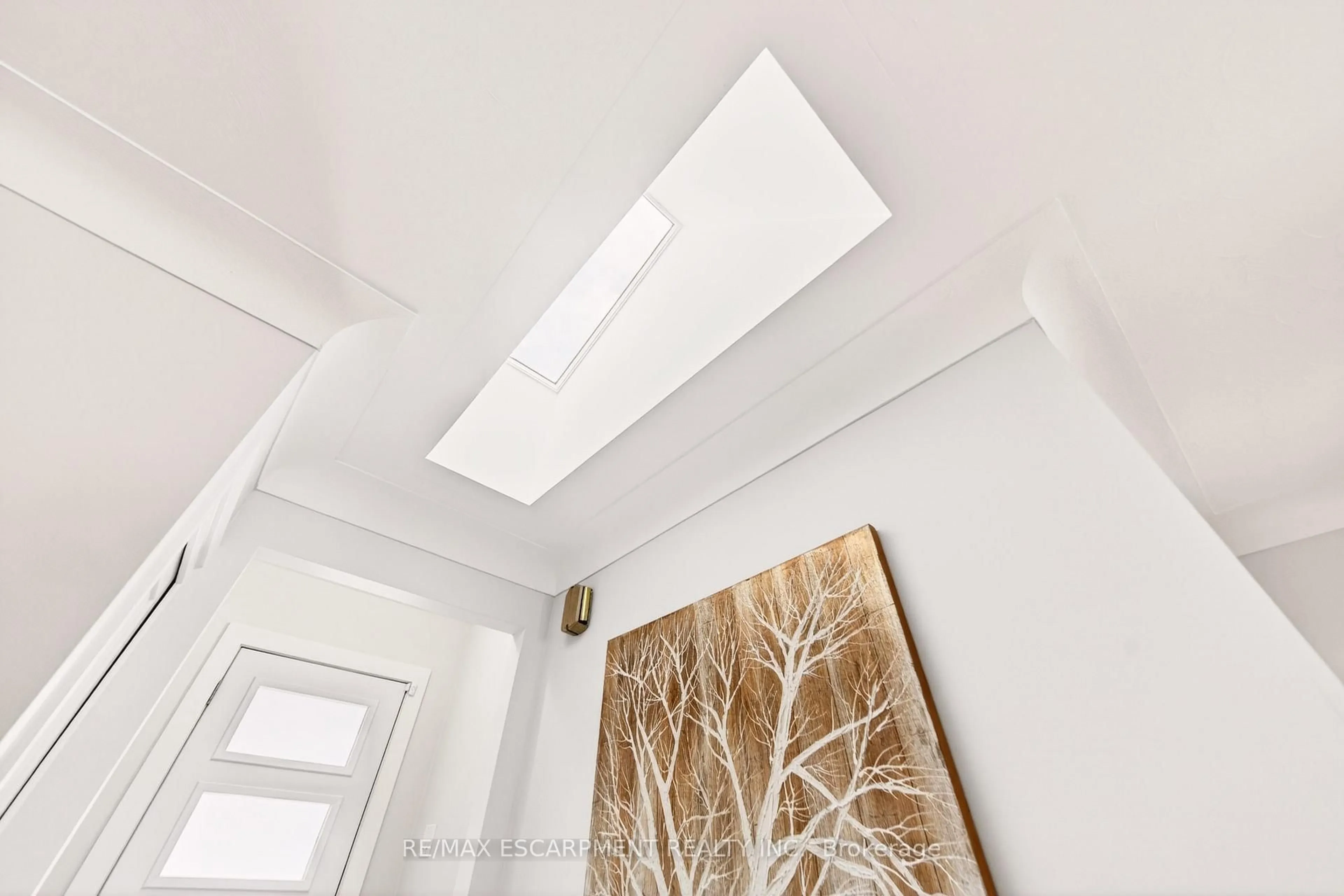 Indoor entryway for 21 Victoria St, Hamilton Ontario L0R 2H0