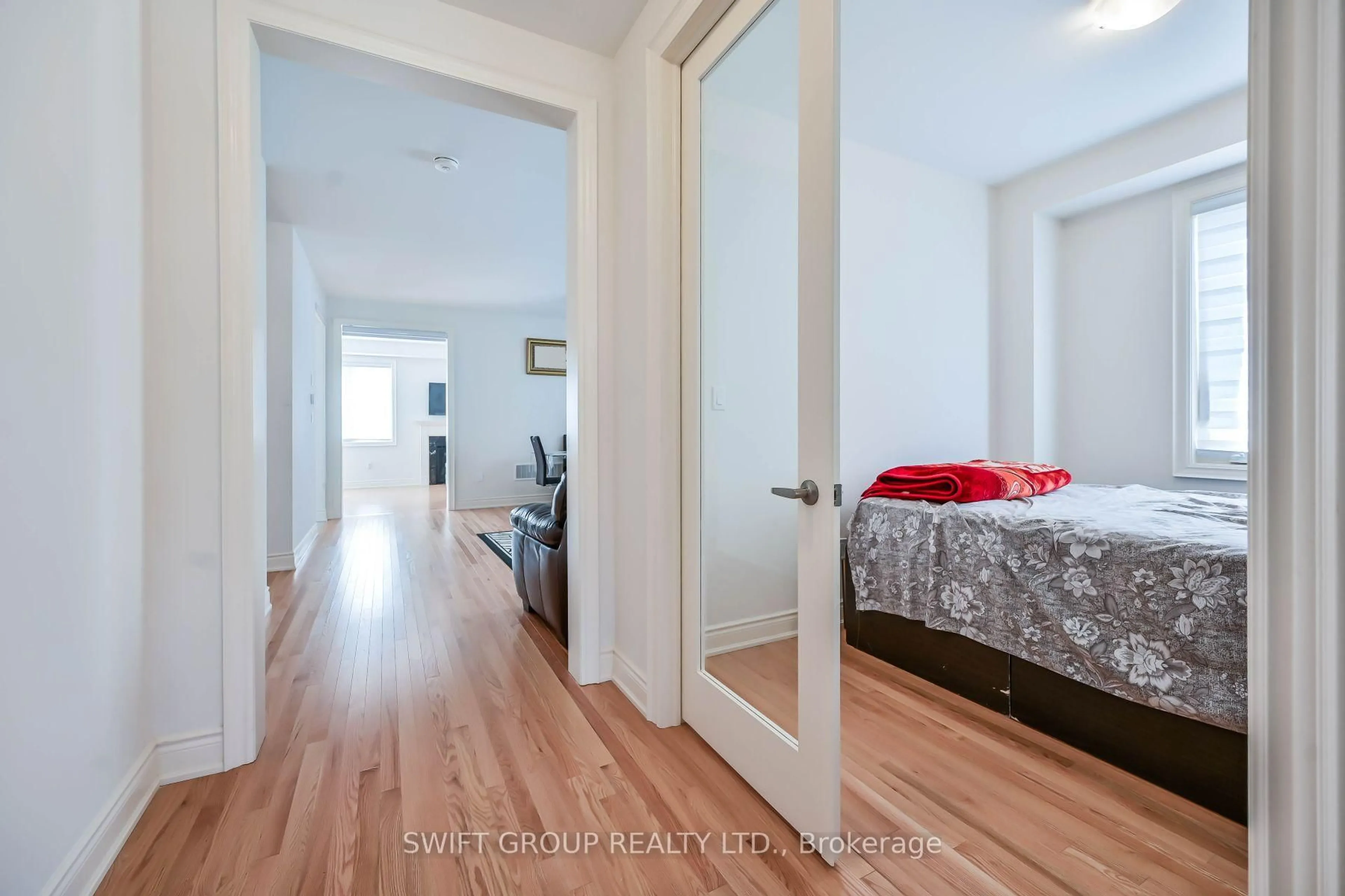 Indoor entryway for 428 Humphrey St, Hamilton Ontario L8B 1Z8