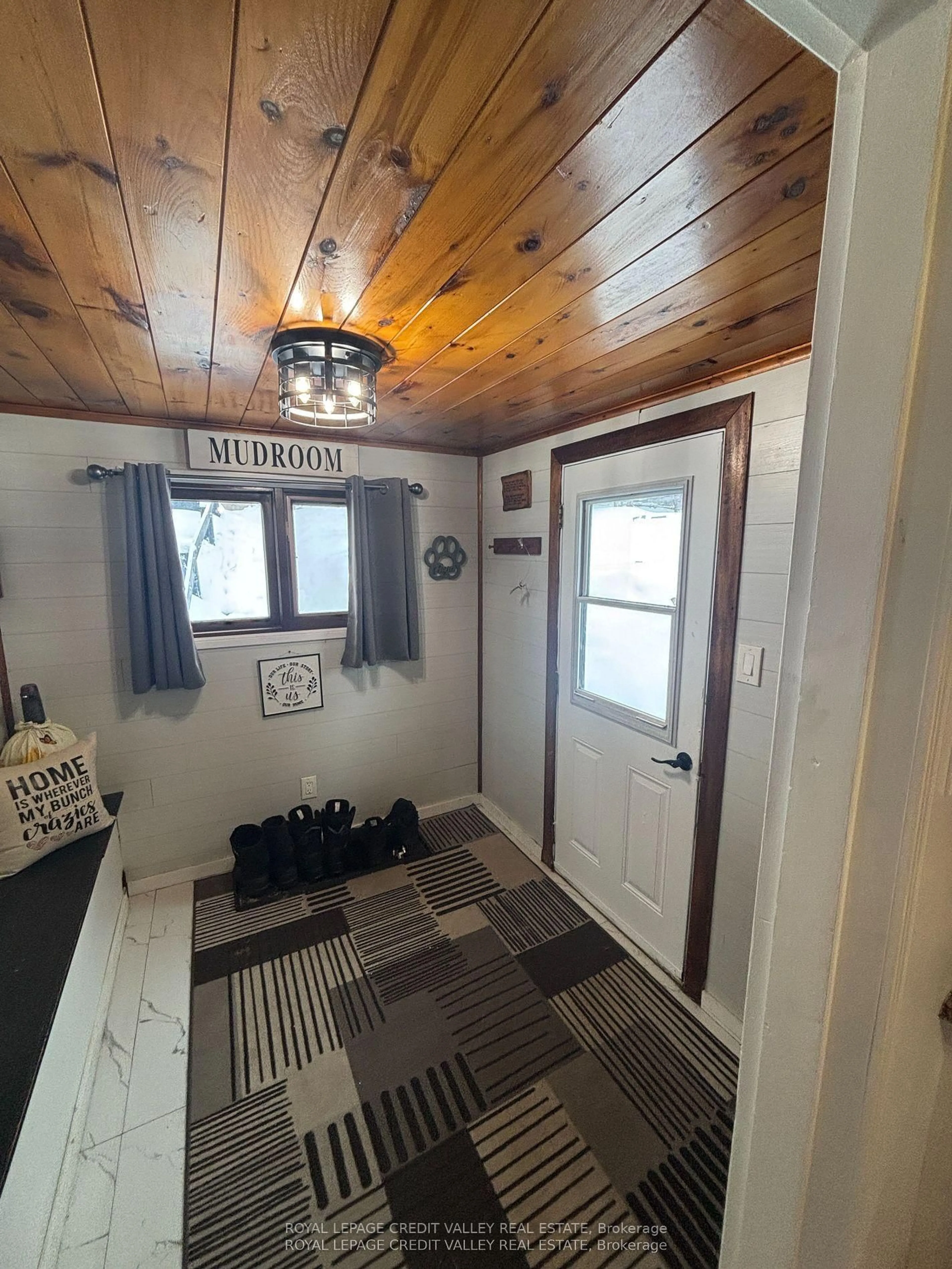 Indoor entryway for 992 South Baptiste Lake Rd, Bancroft Ontario K0L 1C0