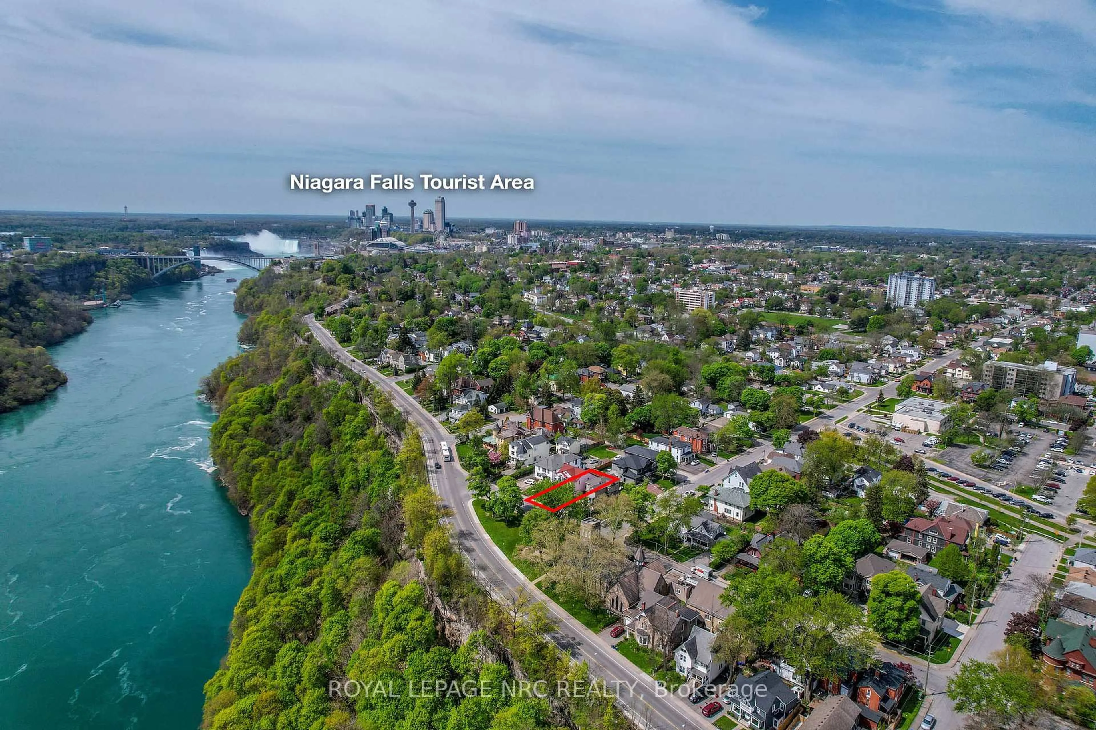 A pic from outside/outdoor area/front of a property/back of a property/a pic from drone, water/lake/river/ocean view for 4807 Zimmerman Ave, Niagara Falls Ontario L2E 3N1