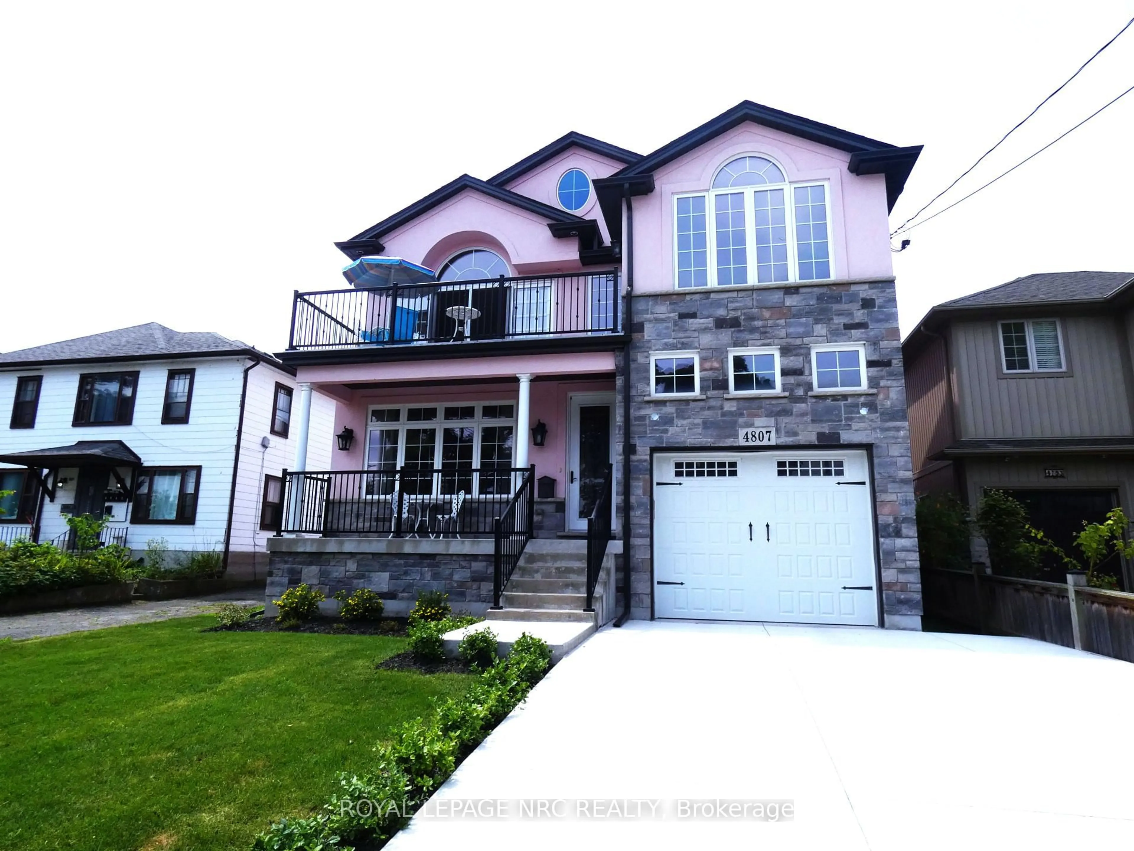 Home with brick exterior material, street for 4807 Zimmerman Ave, Niagara Falls Ontario L2E 3N1