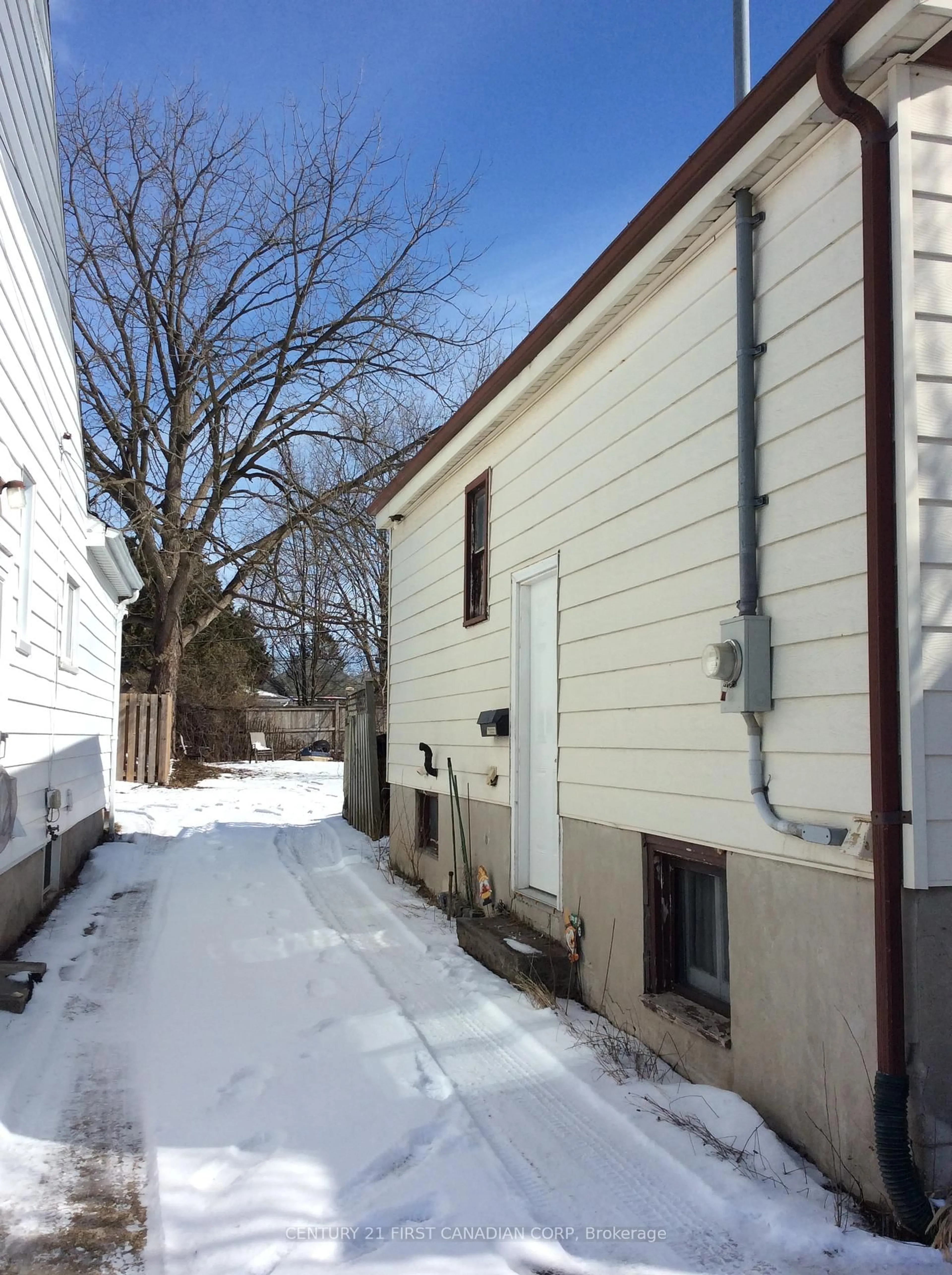 Unknown for 72 Lyman St, London East Ontario N5Y 1M6