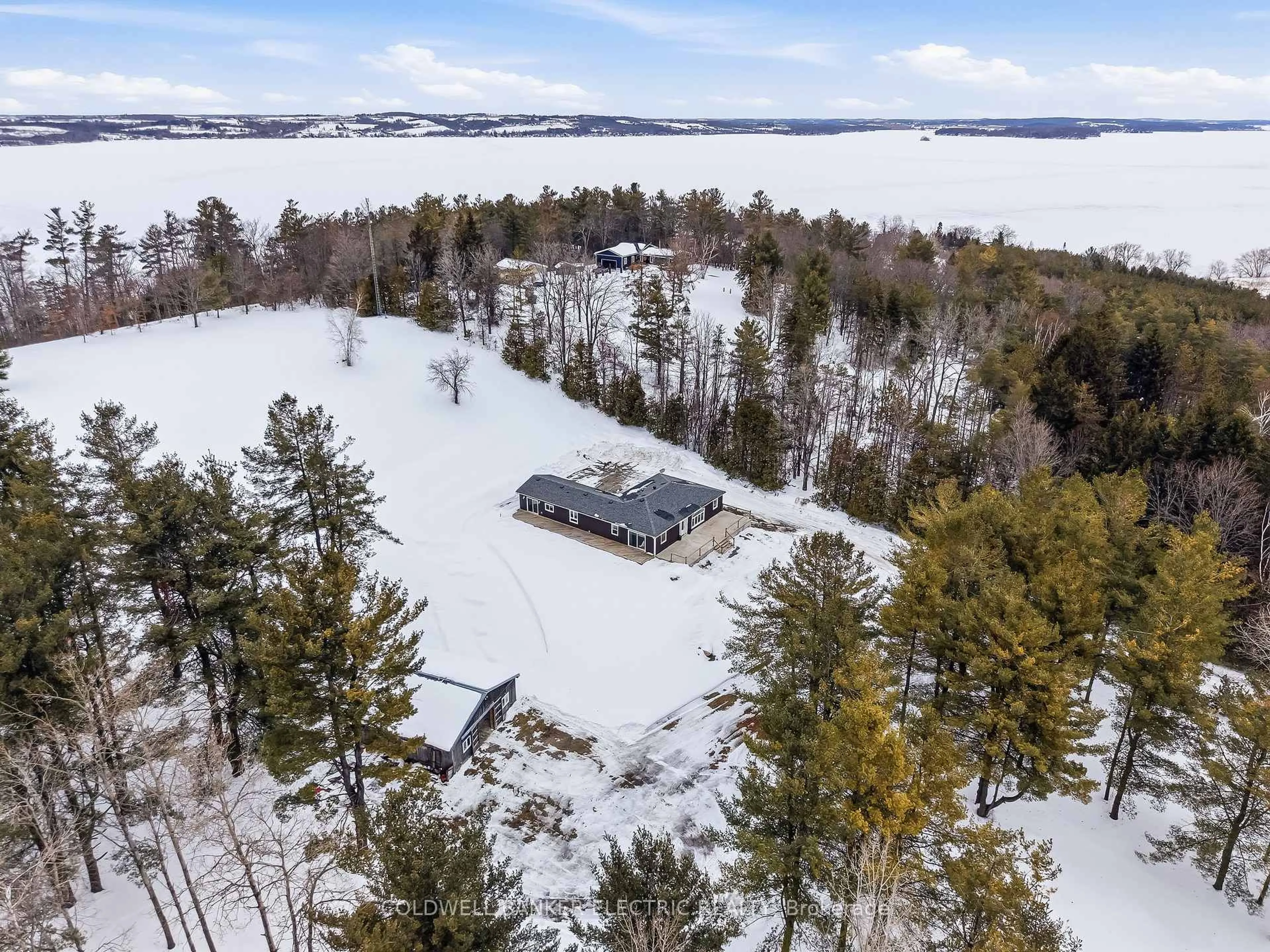 A pic from outside/outdoor area/front of a property/back of a property/a pic from drone, water/lake/river/ocean view for 5078 Oak Hills Rd, Hamilton Township Ontario K0L 1E0