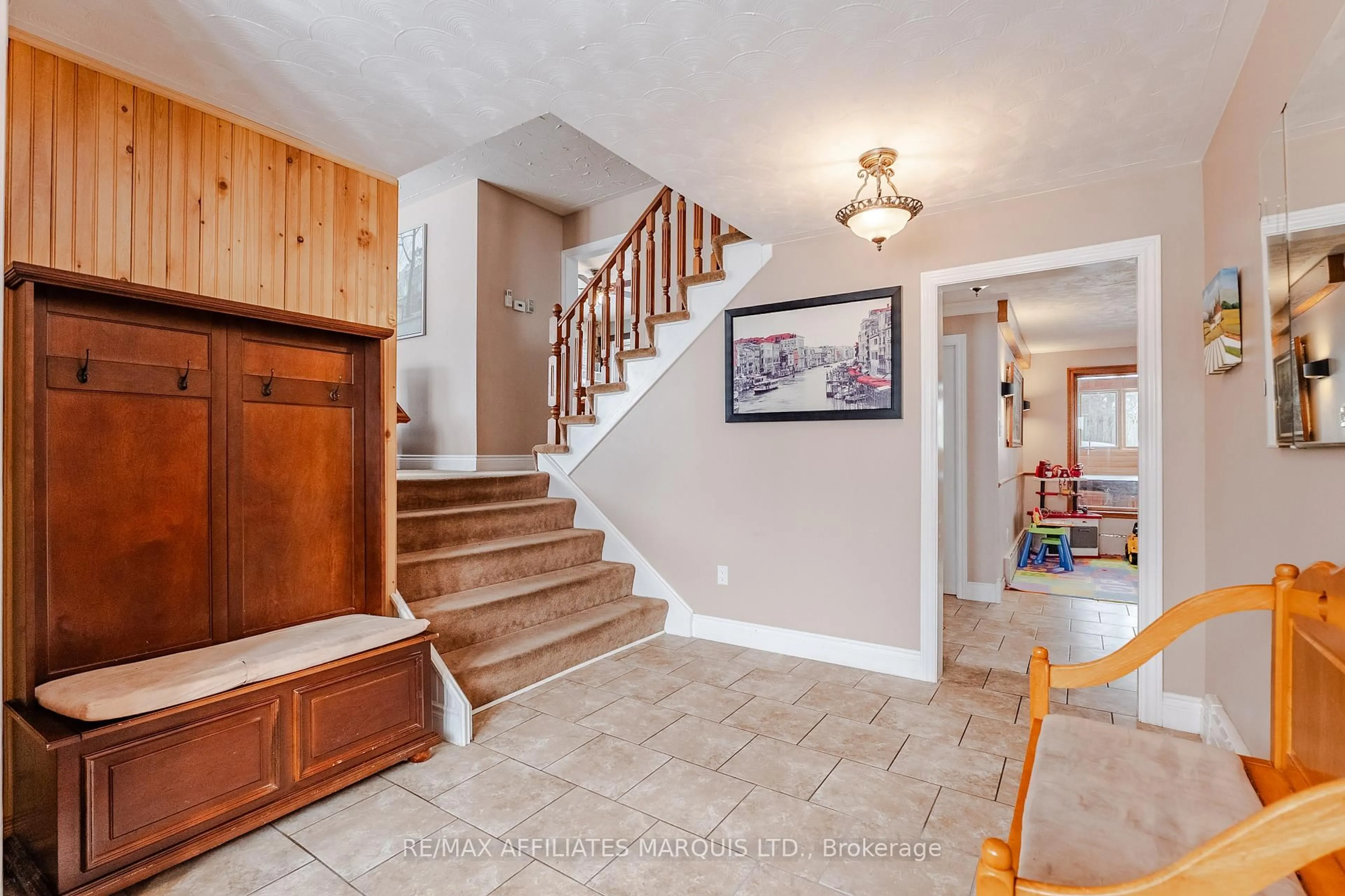 Unknown for 219 Pescod Ave, Cornwall Ontario K6J 2H9