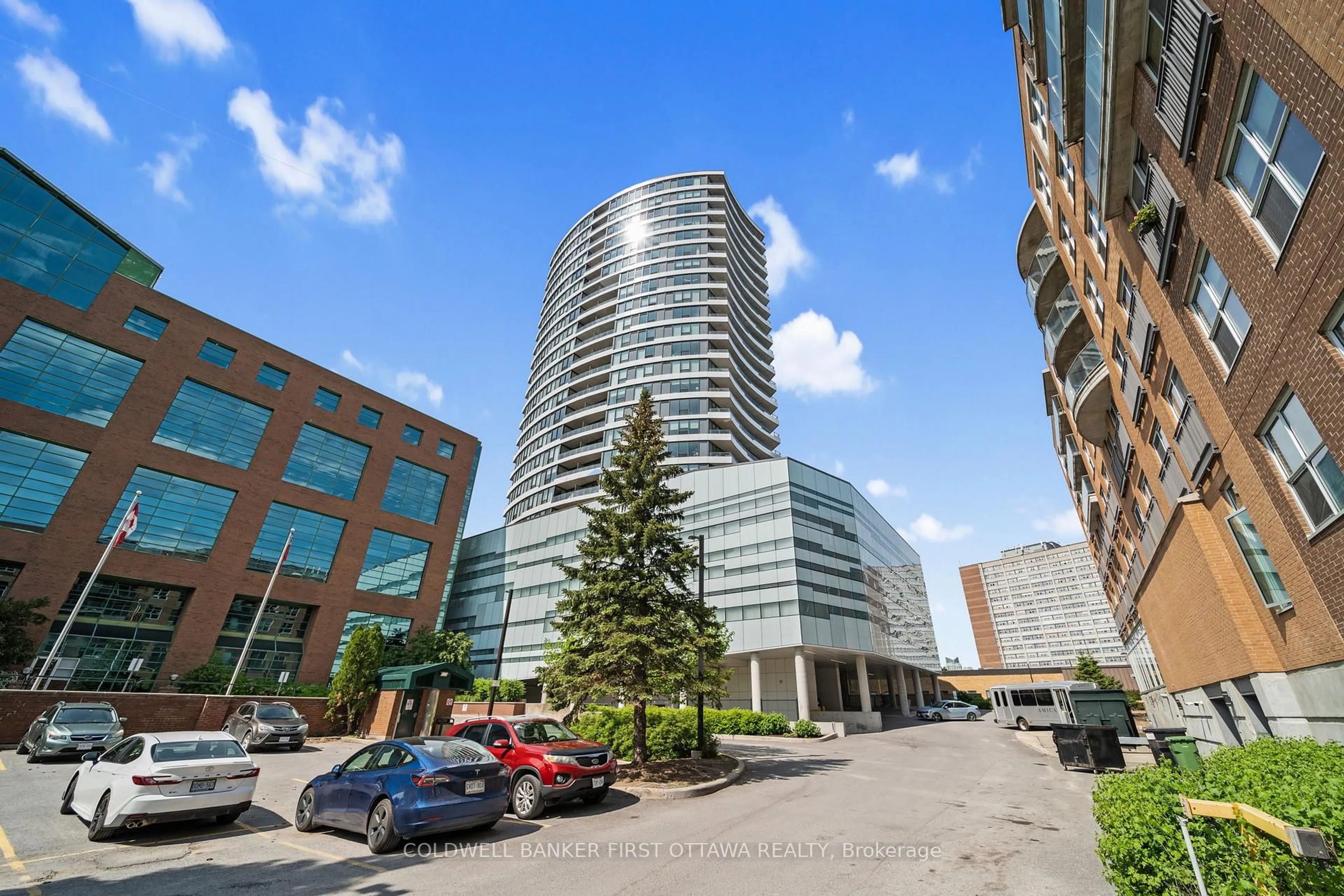 Indoor foyer for 485 RICHMOND Rd #1905, Ottawa Ontario K2A 3W9