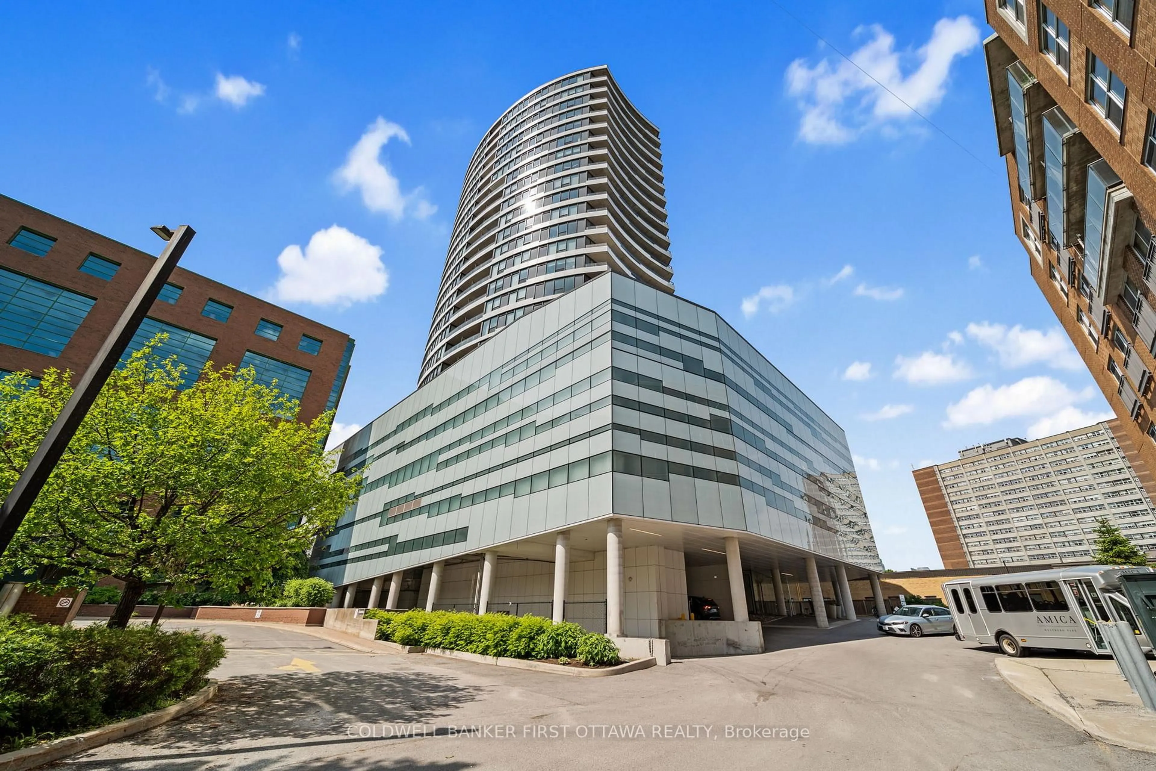 Indoor foyer for 485 RICHMOND Rd #1905, Ottawa Ontario K2A 3W9