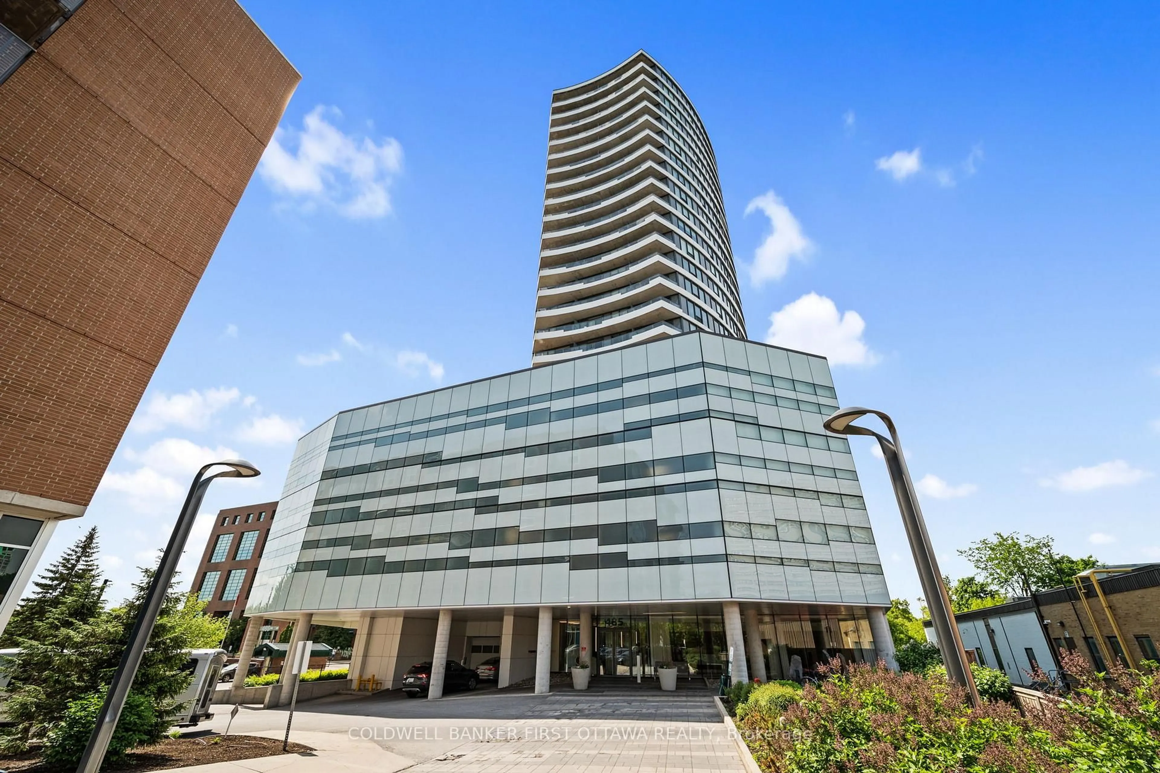 Indoor foyer for 485 RICHMOND Rd #1905, Ottawa Ontario K2A 3W9