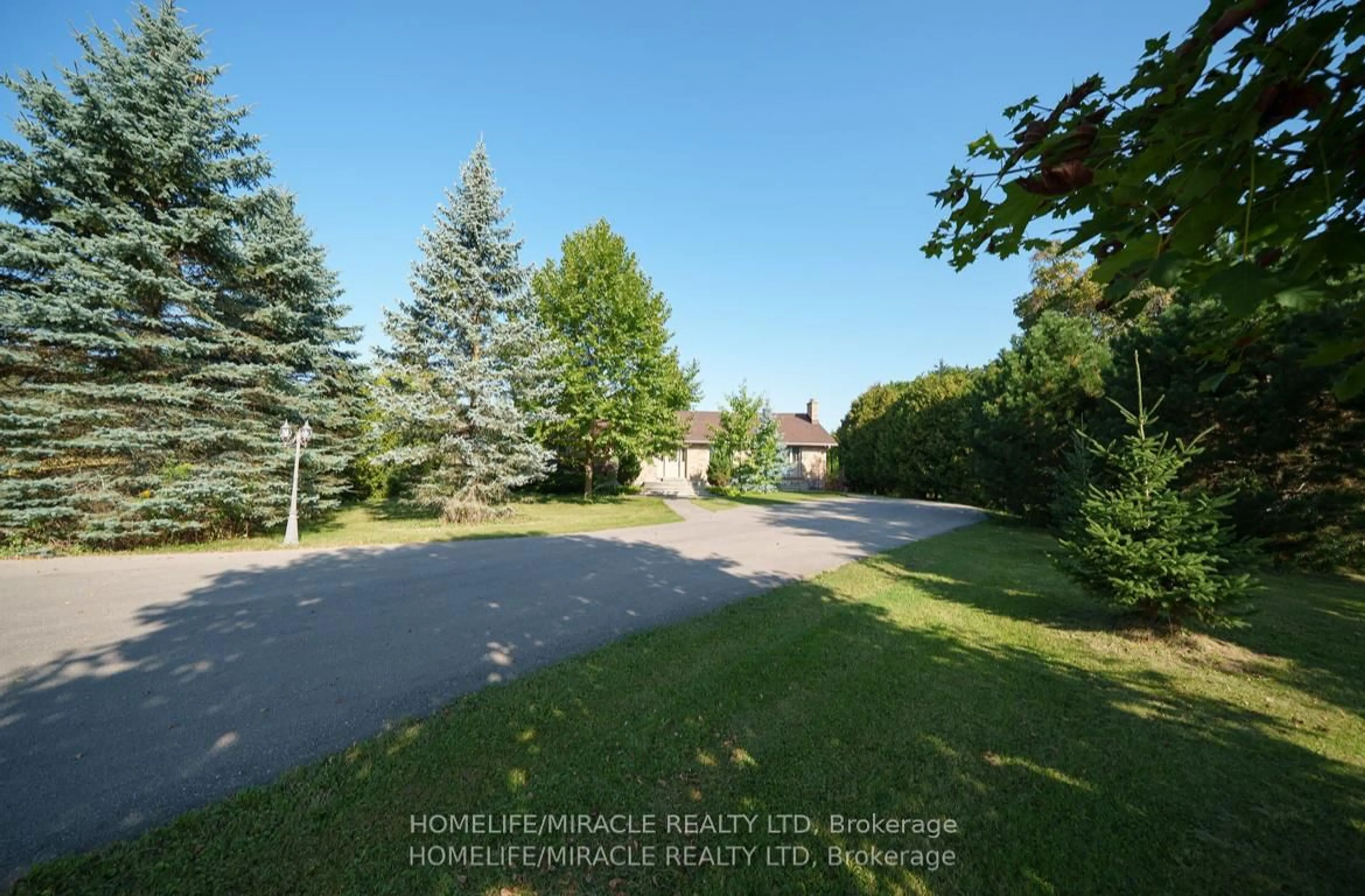 A pic from outside/outdoor area/front of a property/back of a property/a pic from drone, unknown for 385 Mount Pleasant Rd, Brantford Ontario N3T 1V6