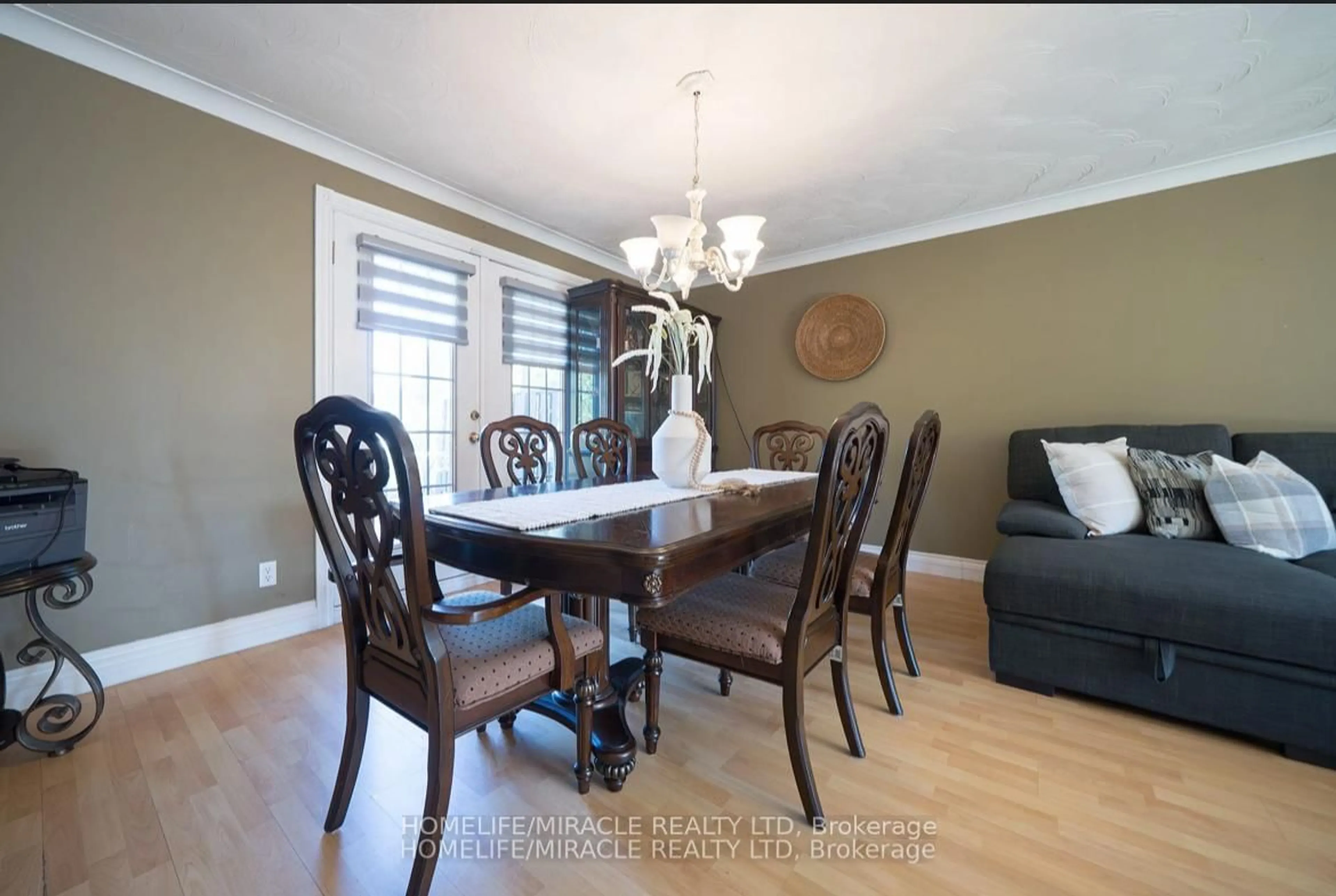 Dining room, wood/laminate floor for 385 Mount Pleasant Rd, Brantford Ontario N3T 1V6