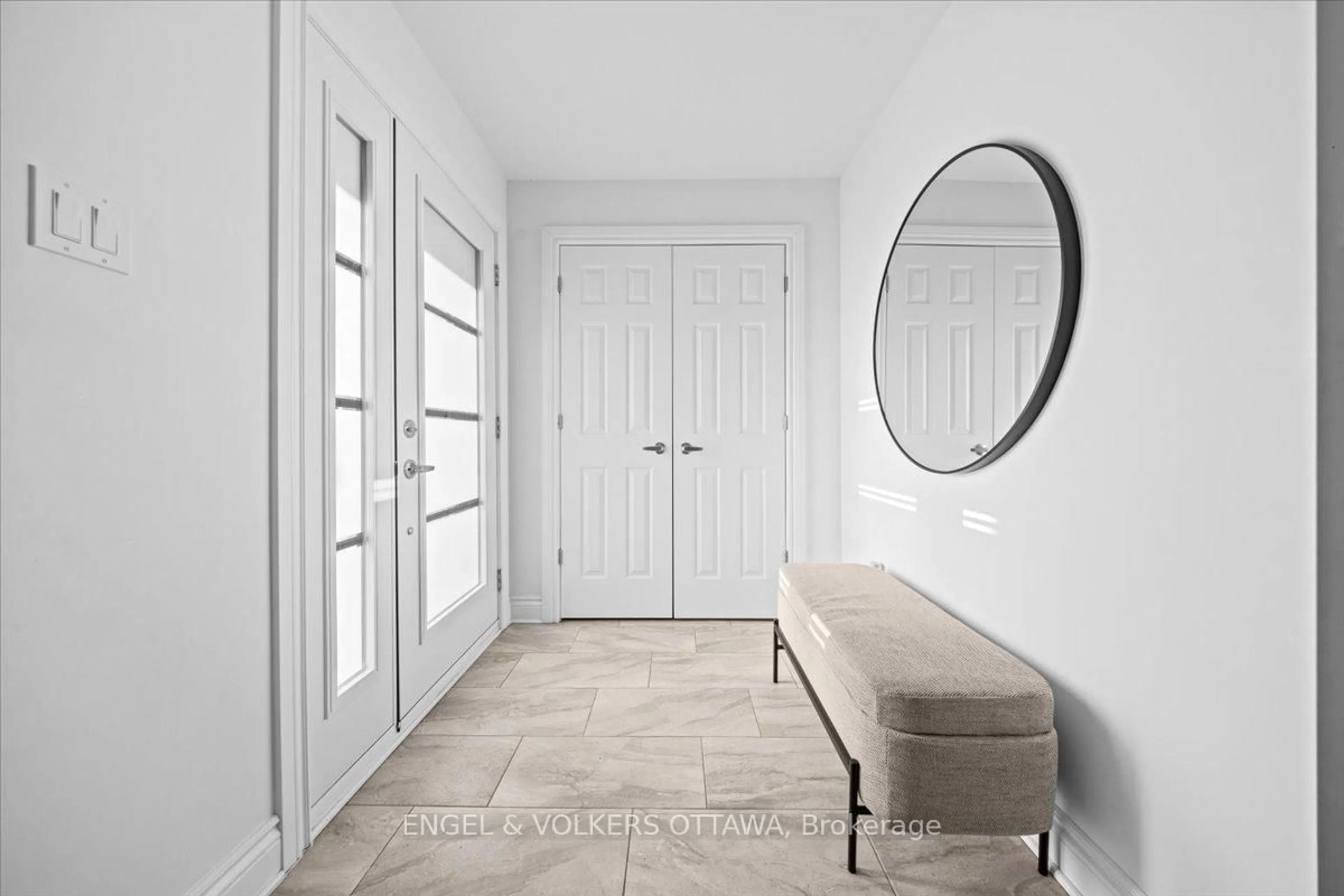 Indoor entryway for 273 Dion Ave, Clarence-Rockland Ontario K4K 0M4