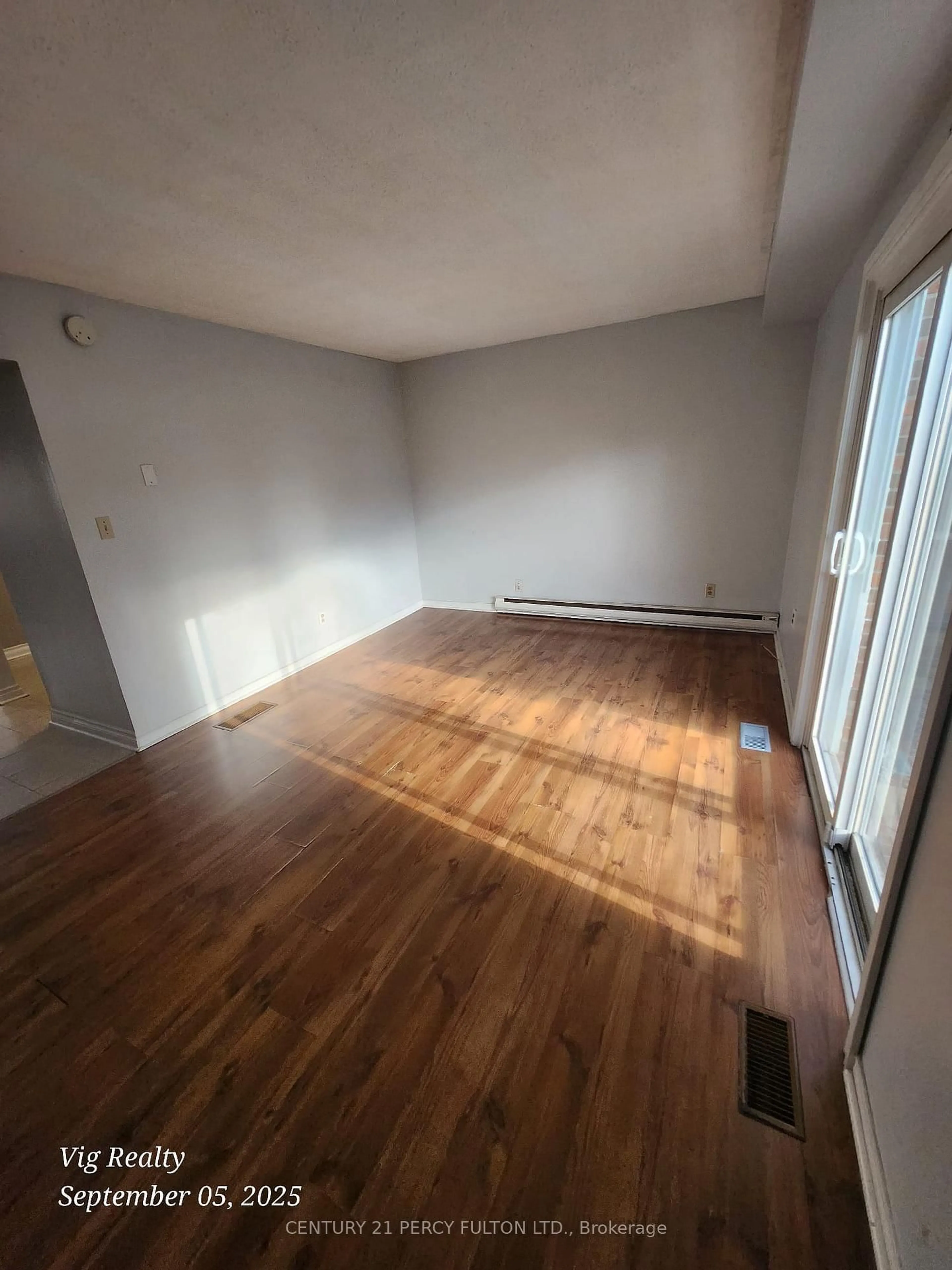 A pic of a room for 100 Brownleigh Ave #276, Welland Ontario L3B 5V8