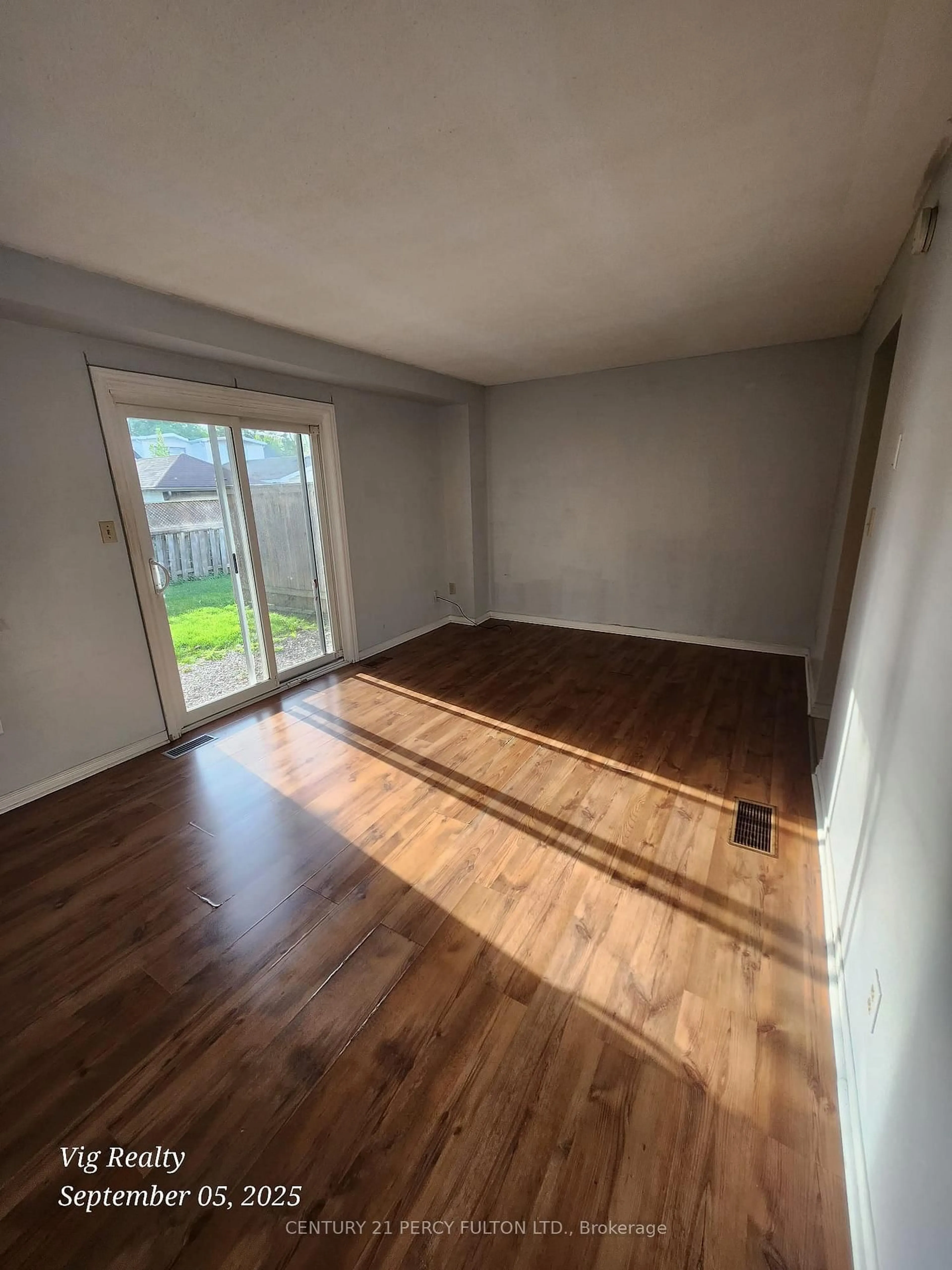 A pic of a room for 100 Brownleigh Ave #276, Welland Ontario L3B 5V8