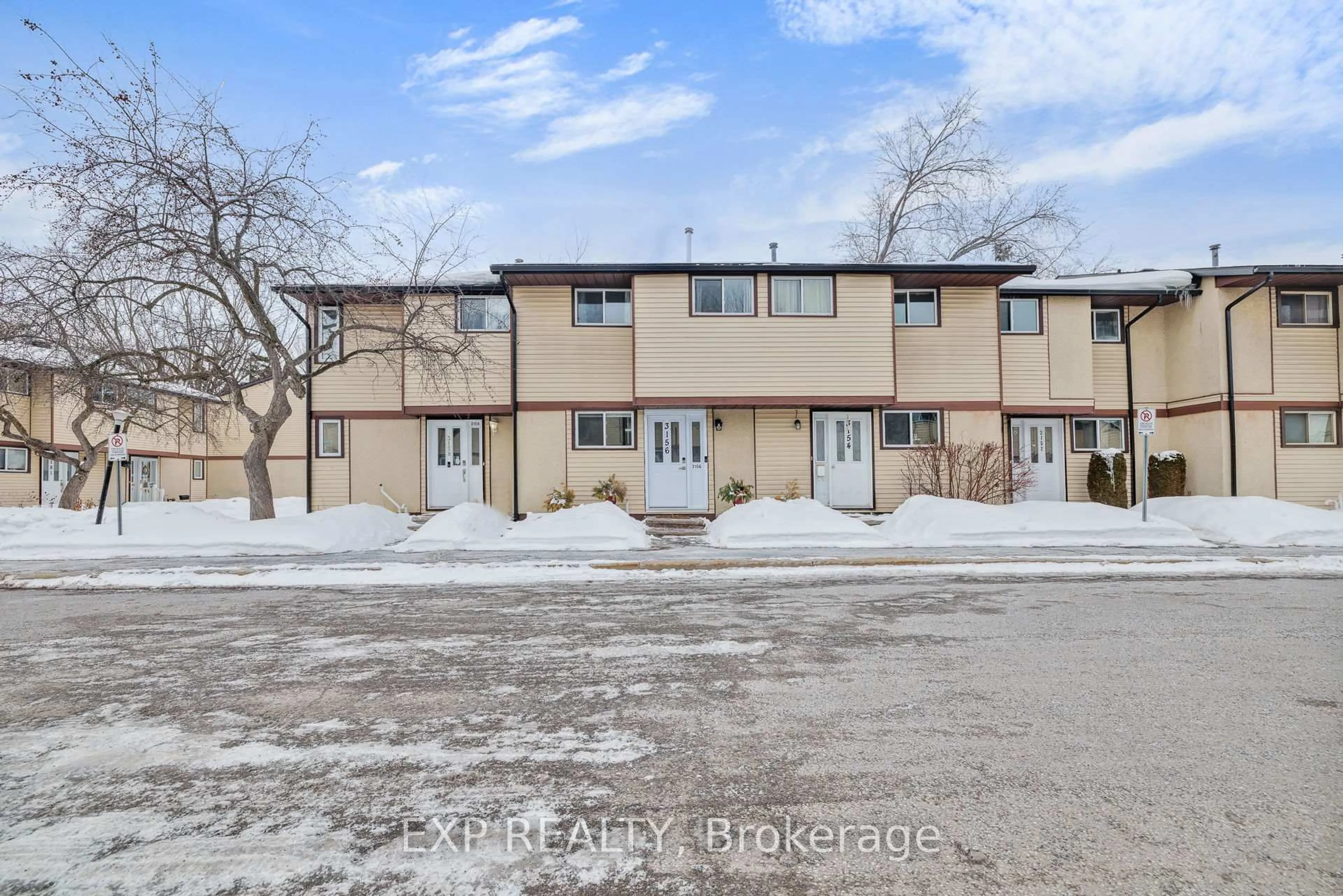 A pic from outside/outdoor area/front of a property/back of a property/a pic from drone, street for 3156 QUAIL Dr, Ottawa Ontario K1T 1T9