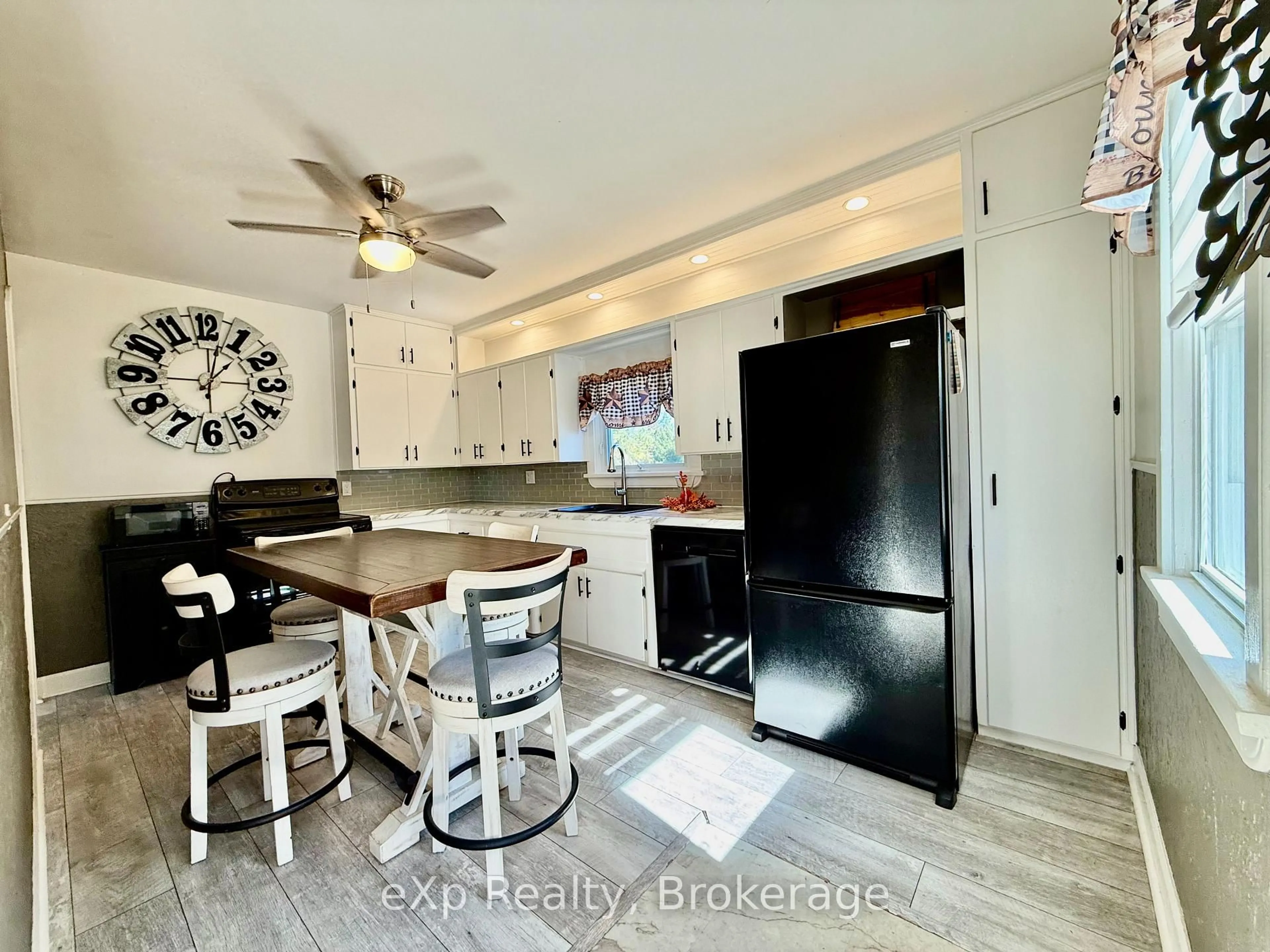 Open concept kitchen, unknown for 251 11TH Ave, Hanover Ontario N4N 2R2