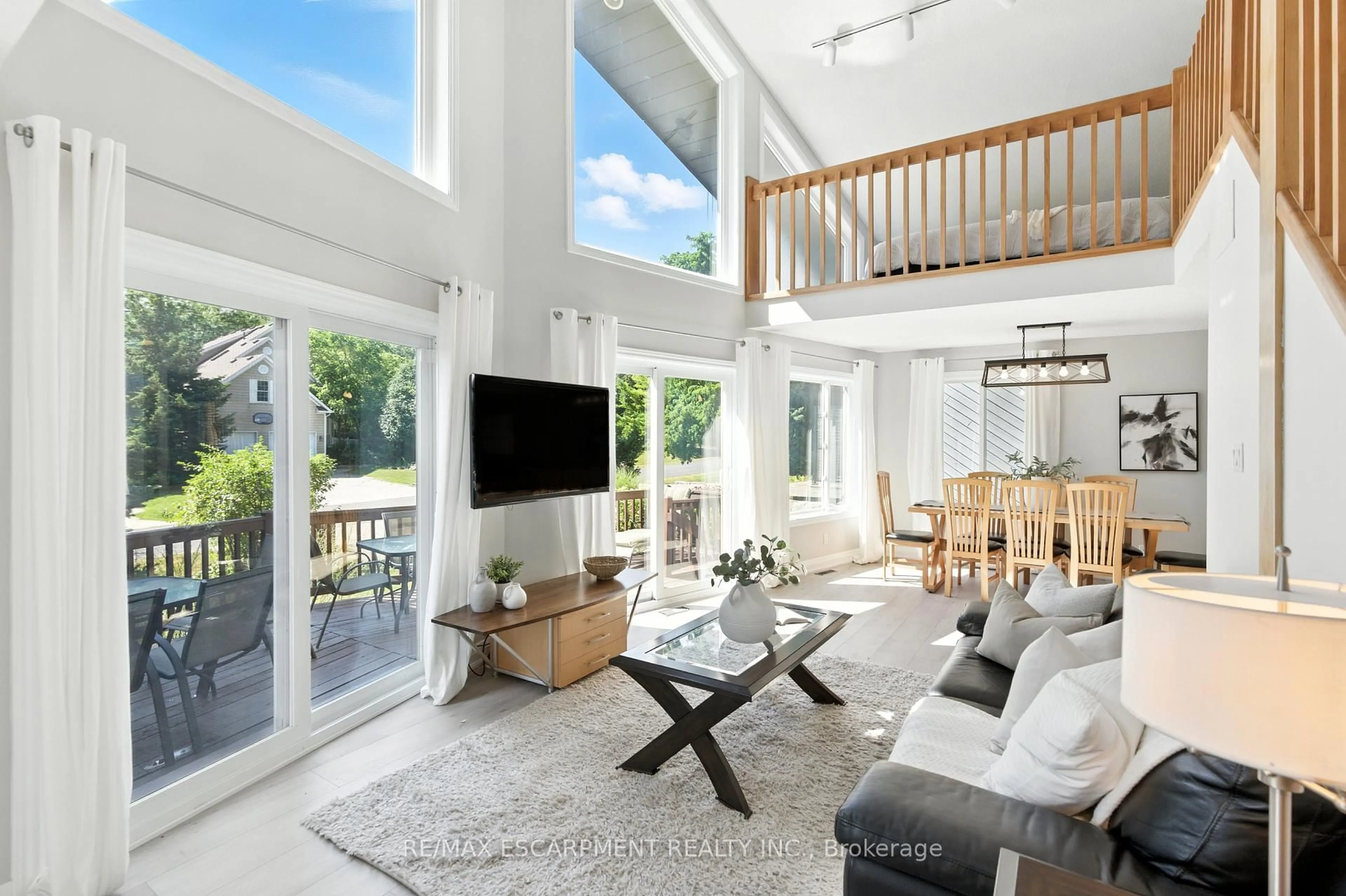 Living room with furniture, unknown for 115 Pioneer Lane, Blue Mountains Ontario L9Y 0M6