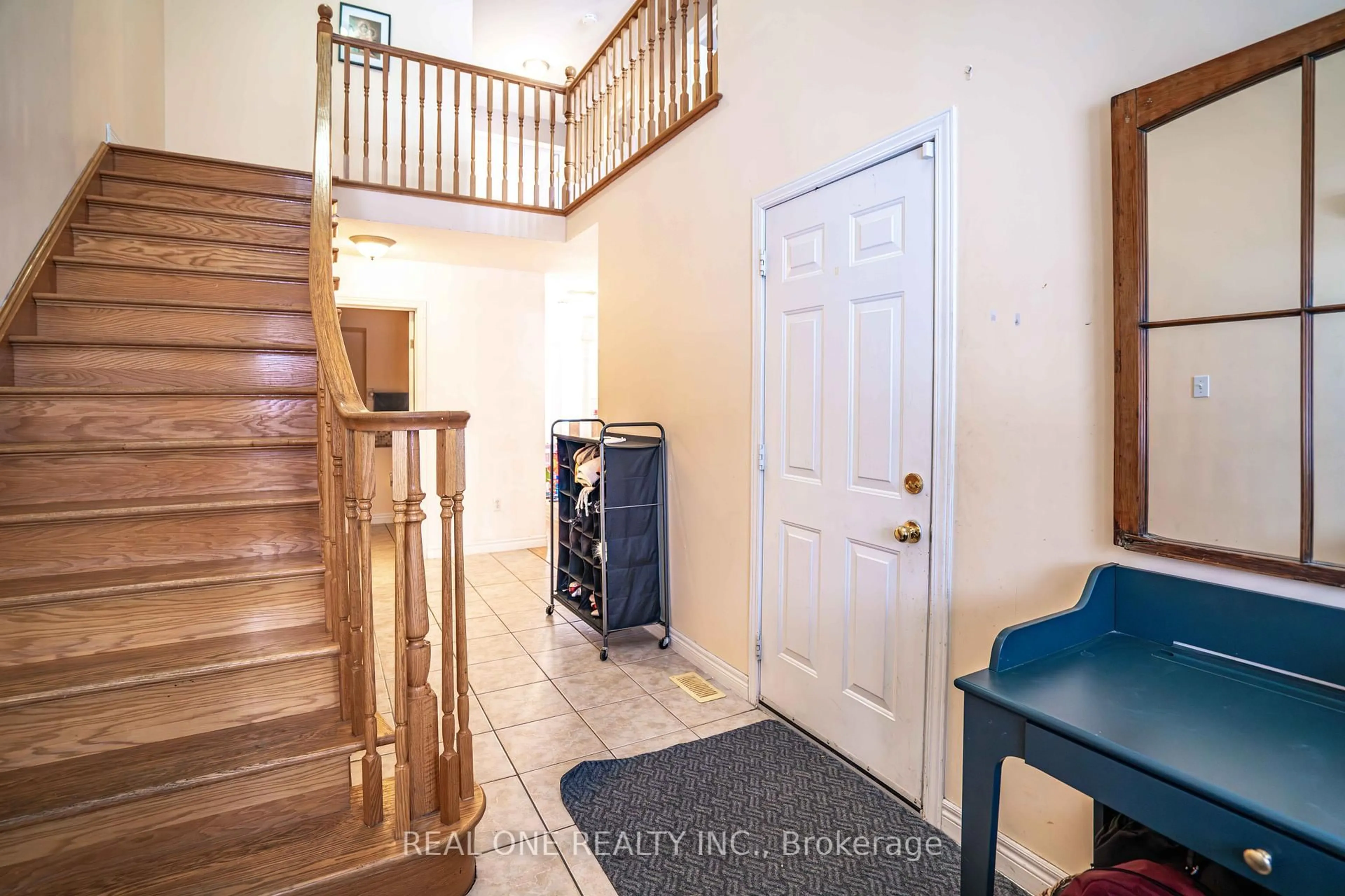 Indoor entryway for 744 Brandenburg Blvd, Waterloo Ontario N2T 2W9
