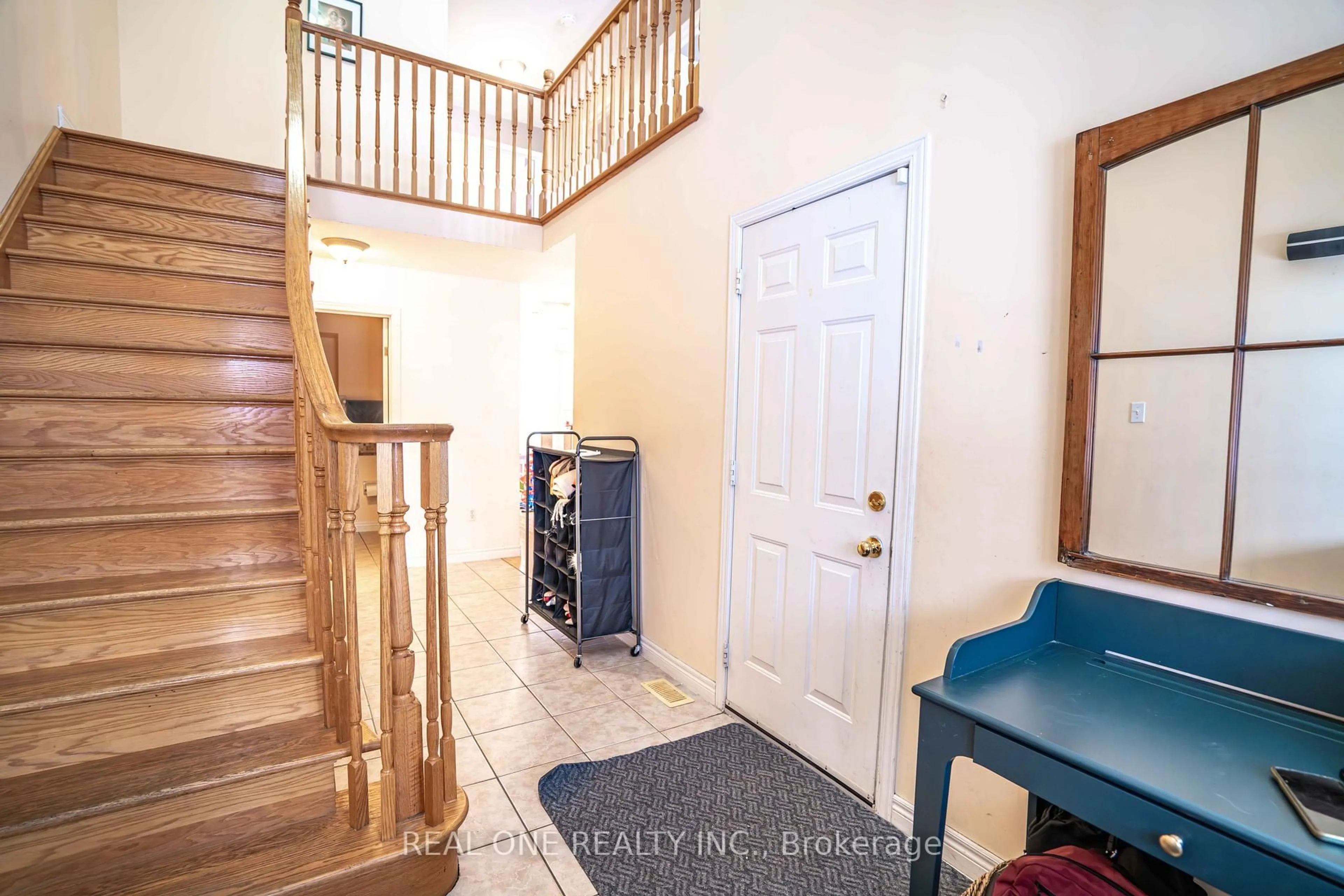 Indoor entryway for 744 Brandenburg Blvd, Waterloo Ontario N2T 2W9