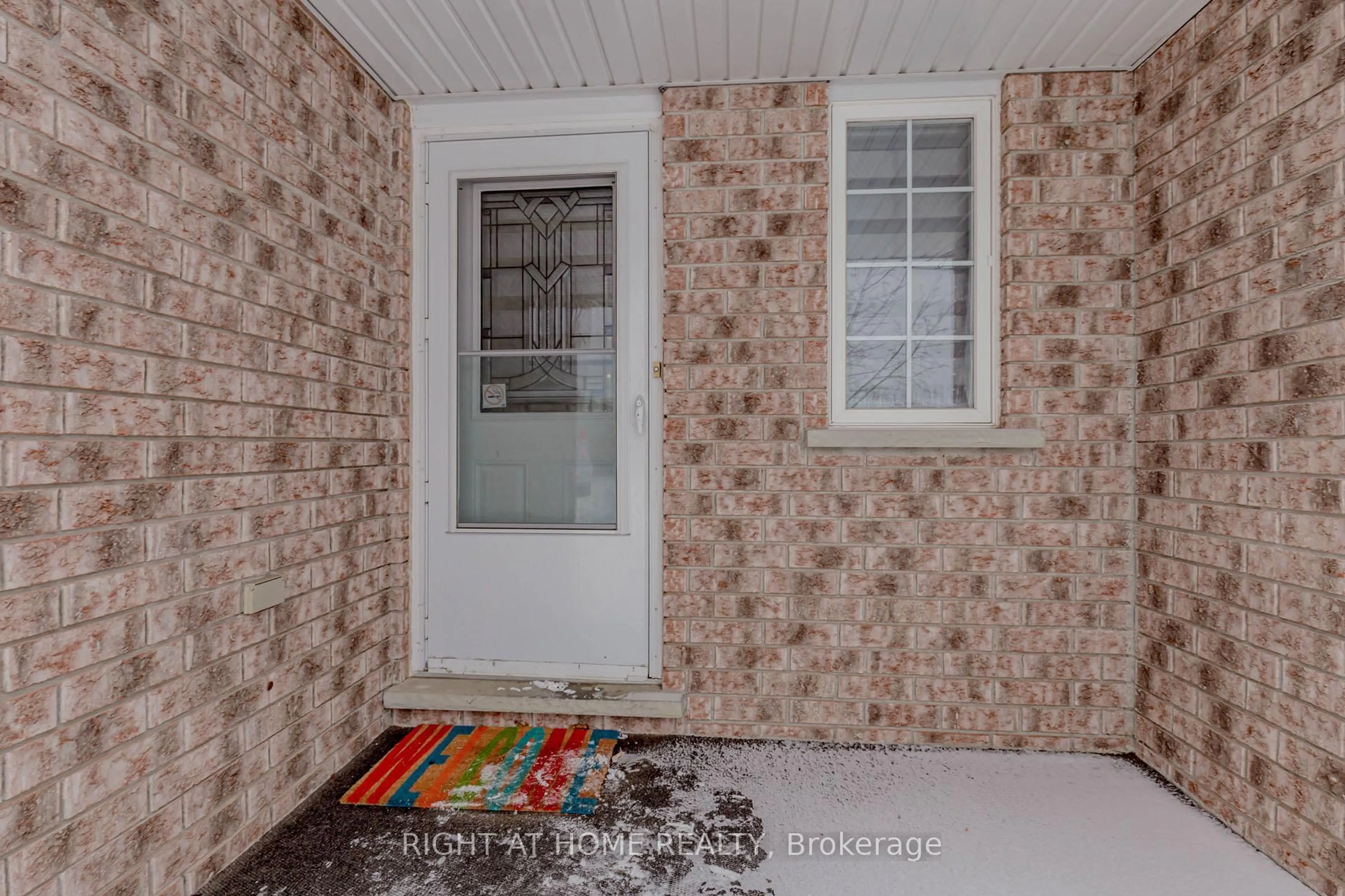 Indoor entryway for 51 Hawkins Dr, Cambridge Ontario N1T 1Z7
