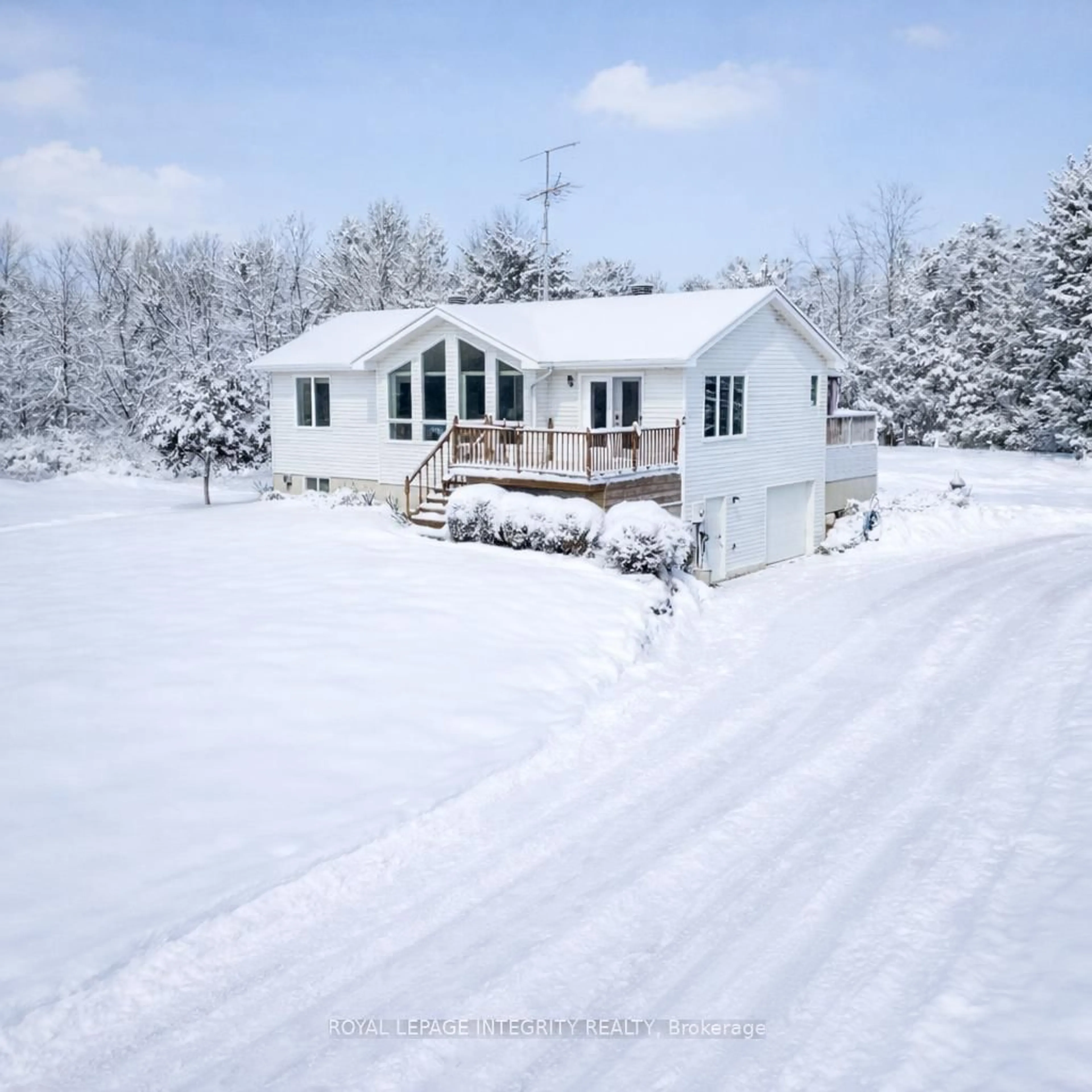 A pic from outside/outdoor area/front of a property/back of a property/a pic from drone, street for 14977 Country Rd 2 Rd, South Stormont Ontario K0C 1M0