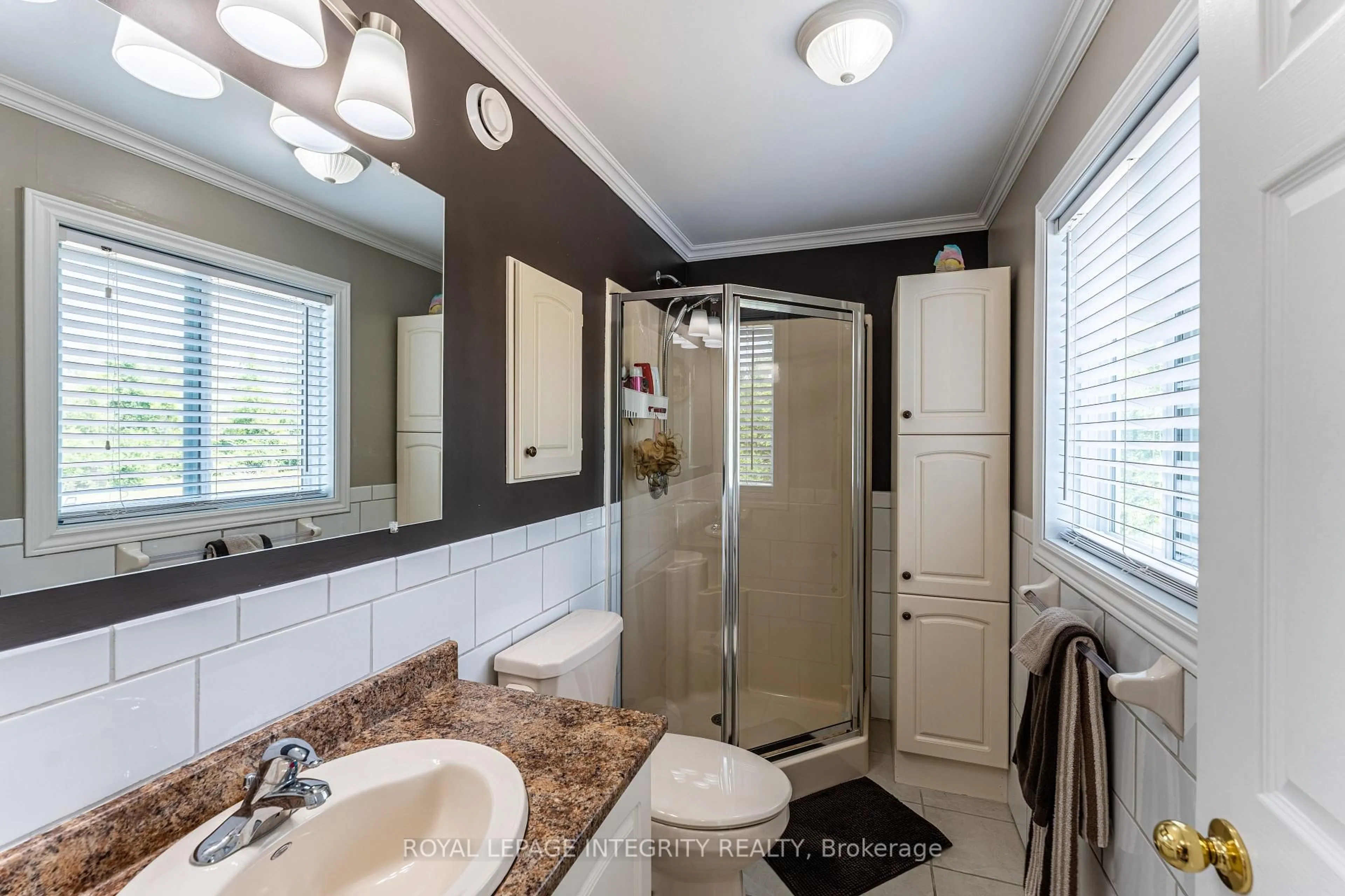 Standard bathroom, ceramic/tile floor for 14977 Country Rd 2 Rd, South Stormont Ontario K0C 1M0