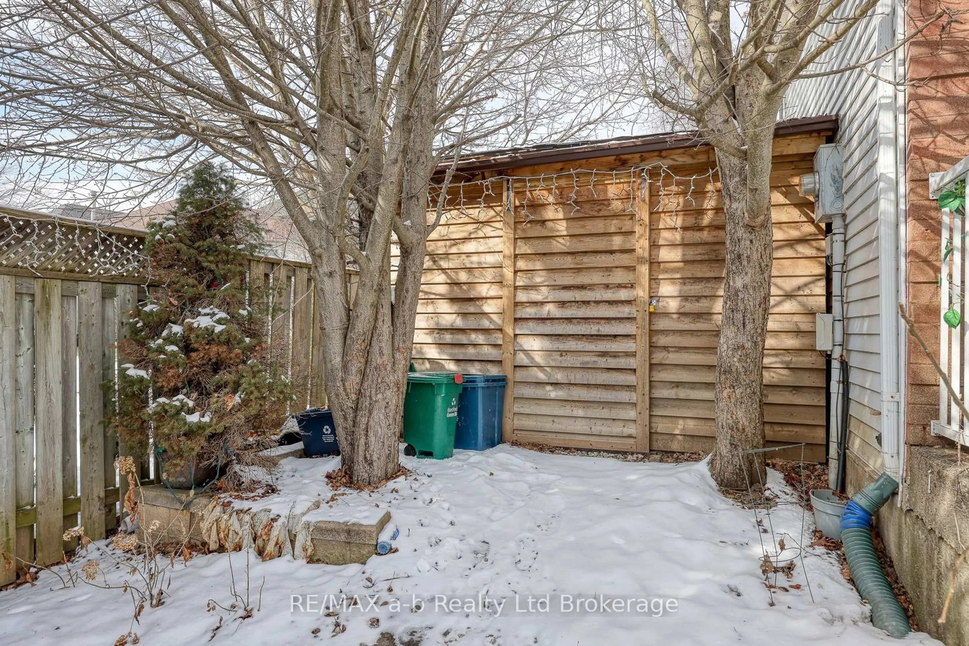 Shed for 94 D'aubigny Rd, Brantford Ontario N3T 6J4