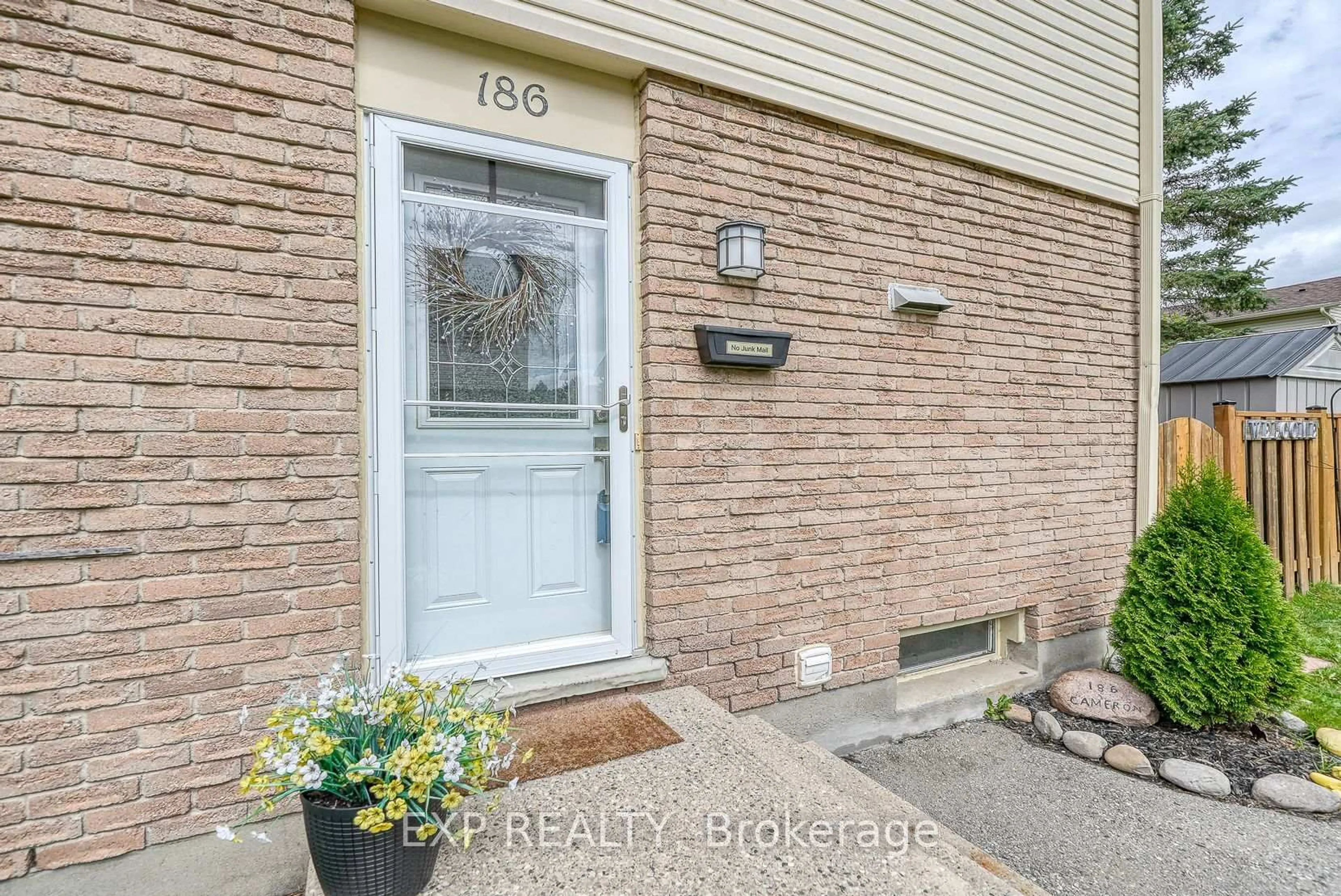 Indoor entryway for 230 Clarke Rd #186, London East Ontario N5W 5P8
