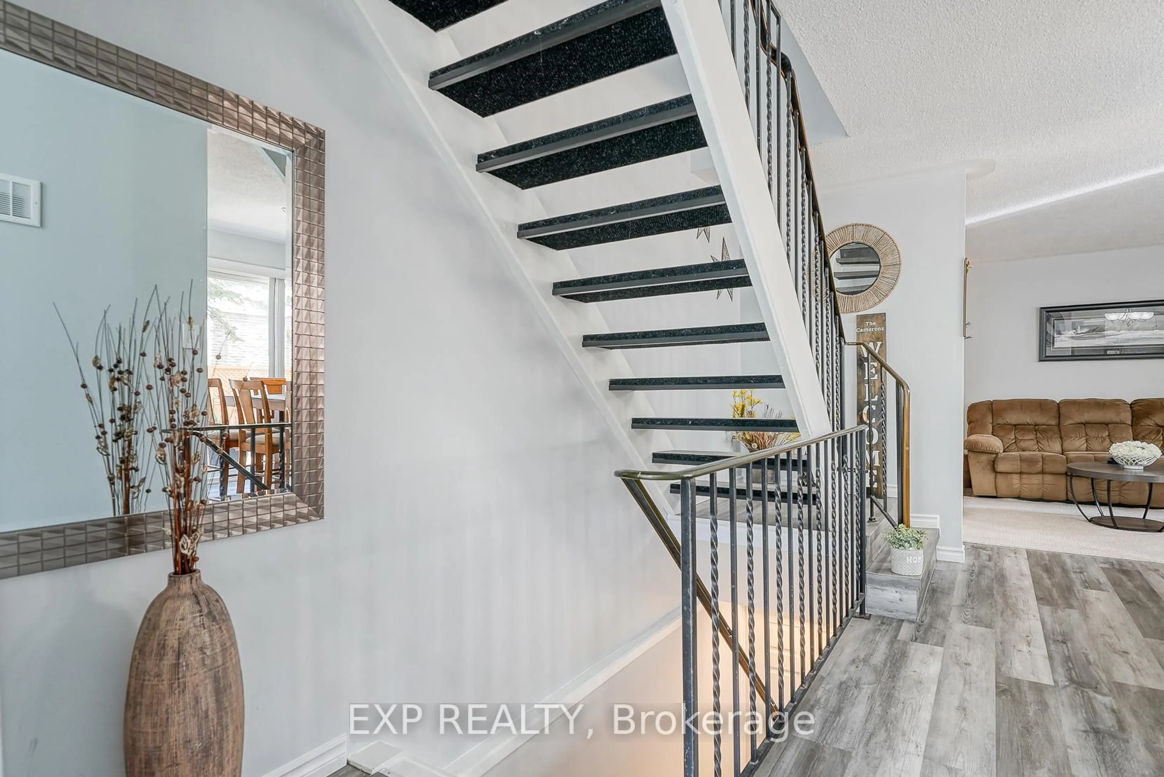 Indoor entryway for 230 Clarke Rd #186, London East Ontario N5W 5P8