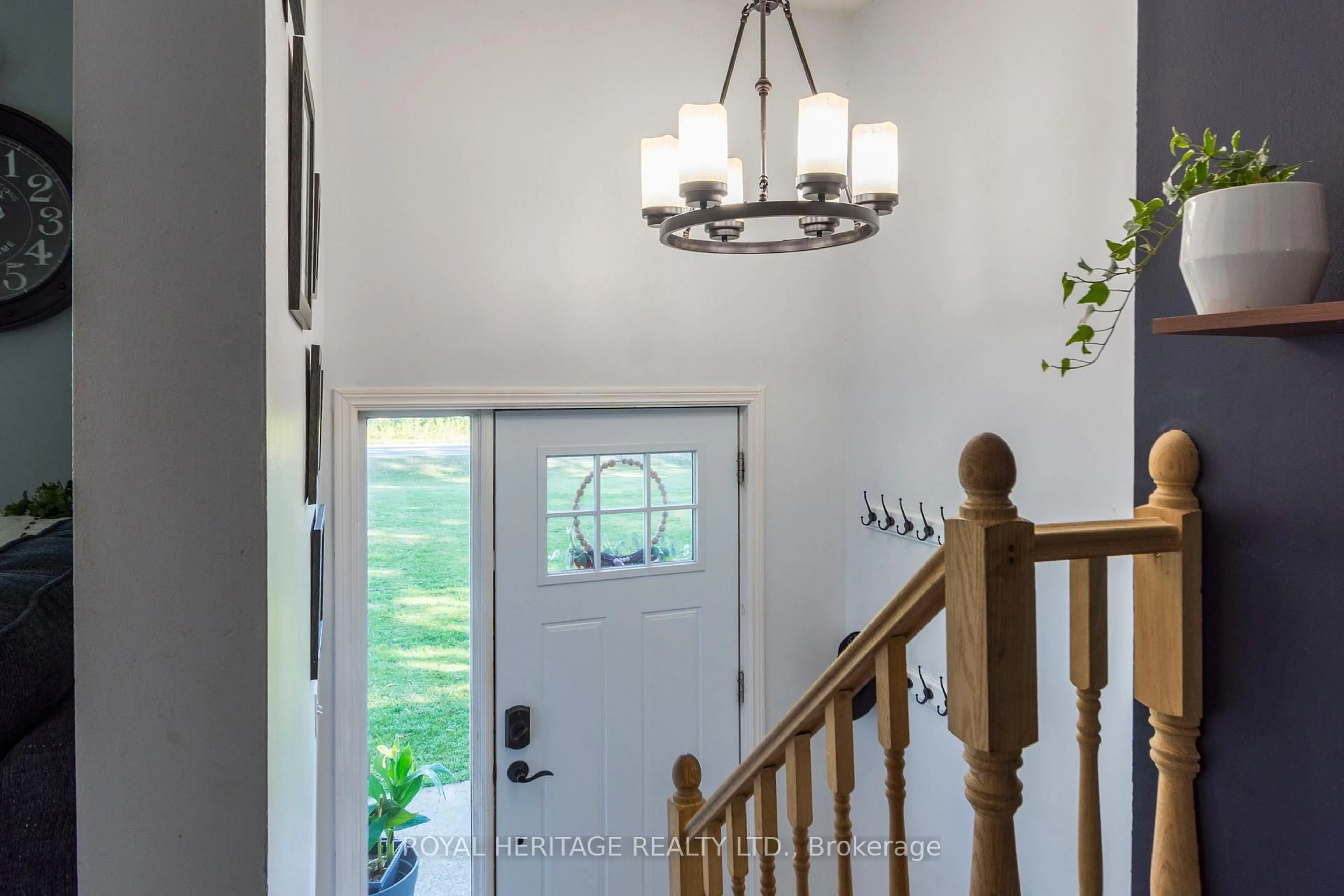 Indoor entryway for 444 Lazier Rd, Shannonville Ontario K0K 3A0