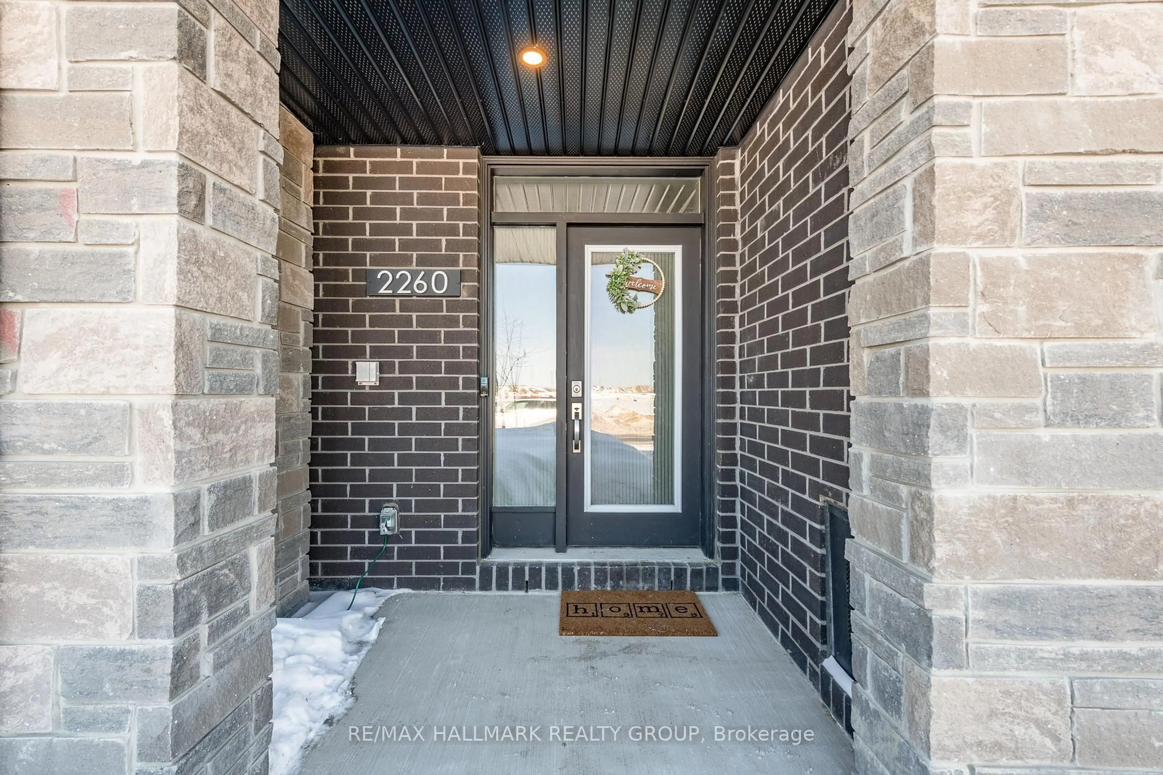 Indoor entryway for 2260 Copperhead St, Orleans Ontario K1W 4W6