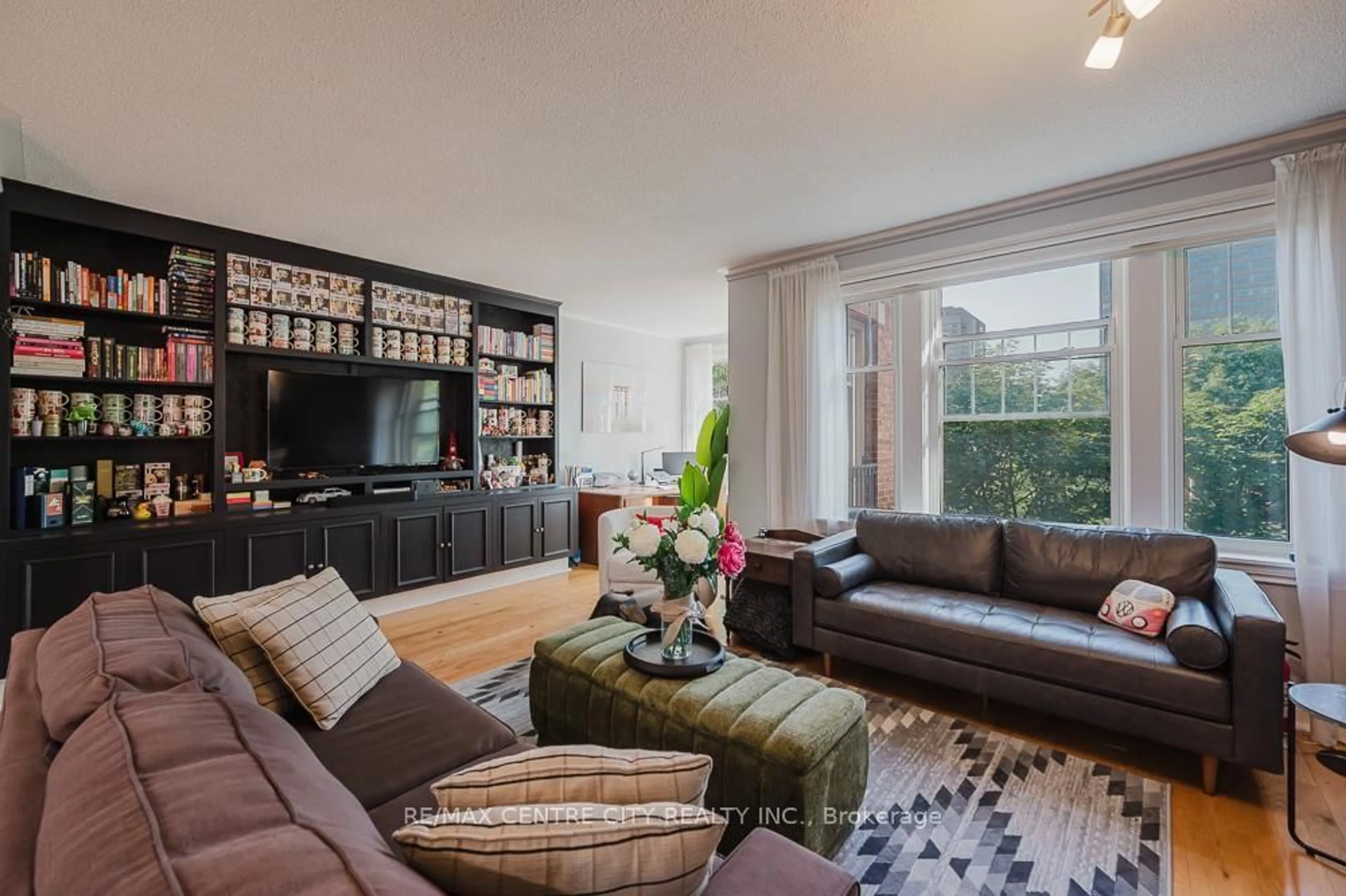 Living room with furniture, unknown for 280 Queens Ave #401, London East Ontario N6B 1X3