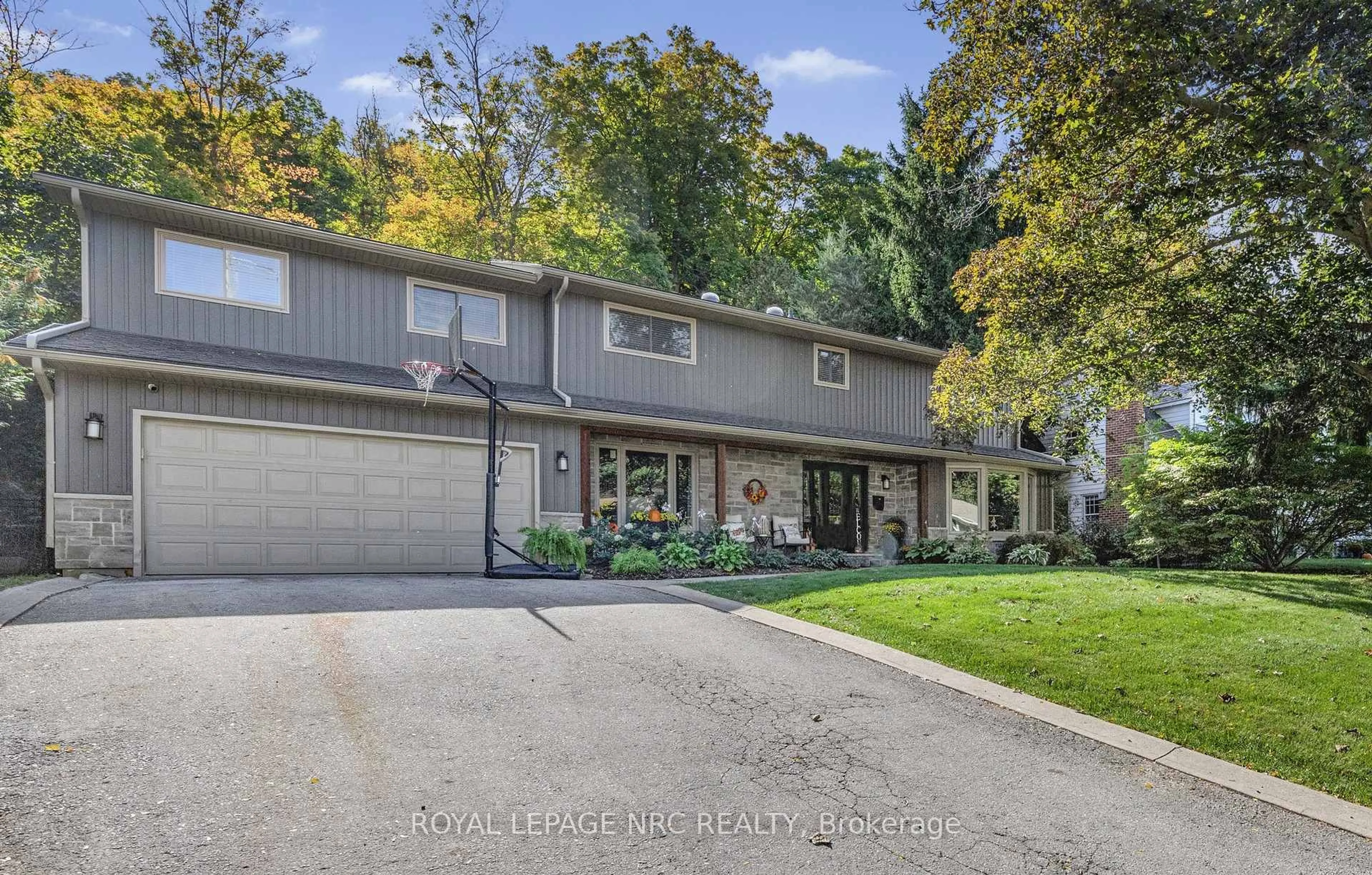 Unknown for 94 Dorchester Dr, Grimsby Ontario L3M 1A8