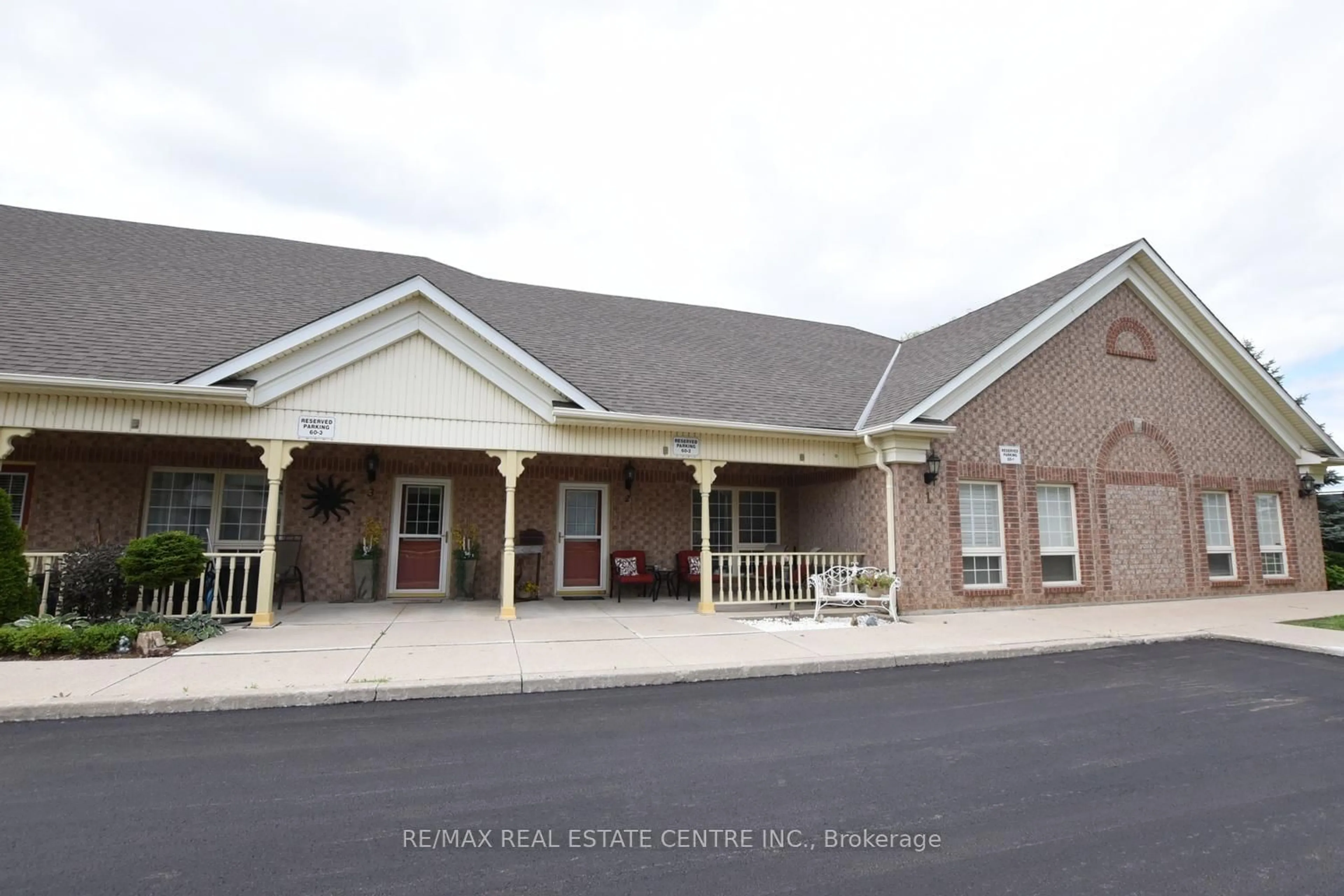 Indoor foyer for 60 Natalia Ave #2, Hamilton Ontario L0R 1W0