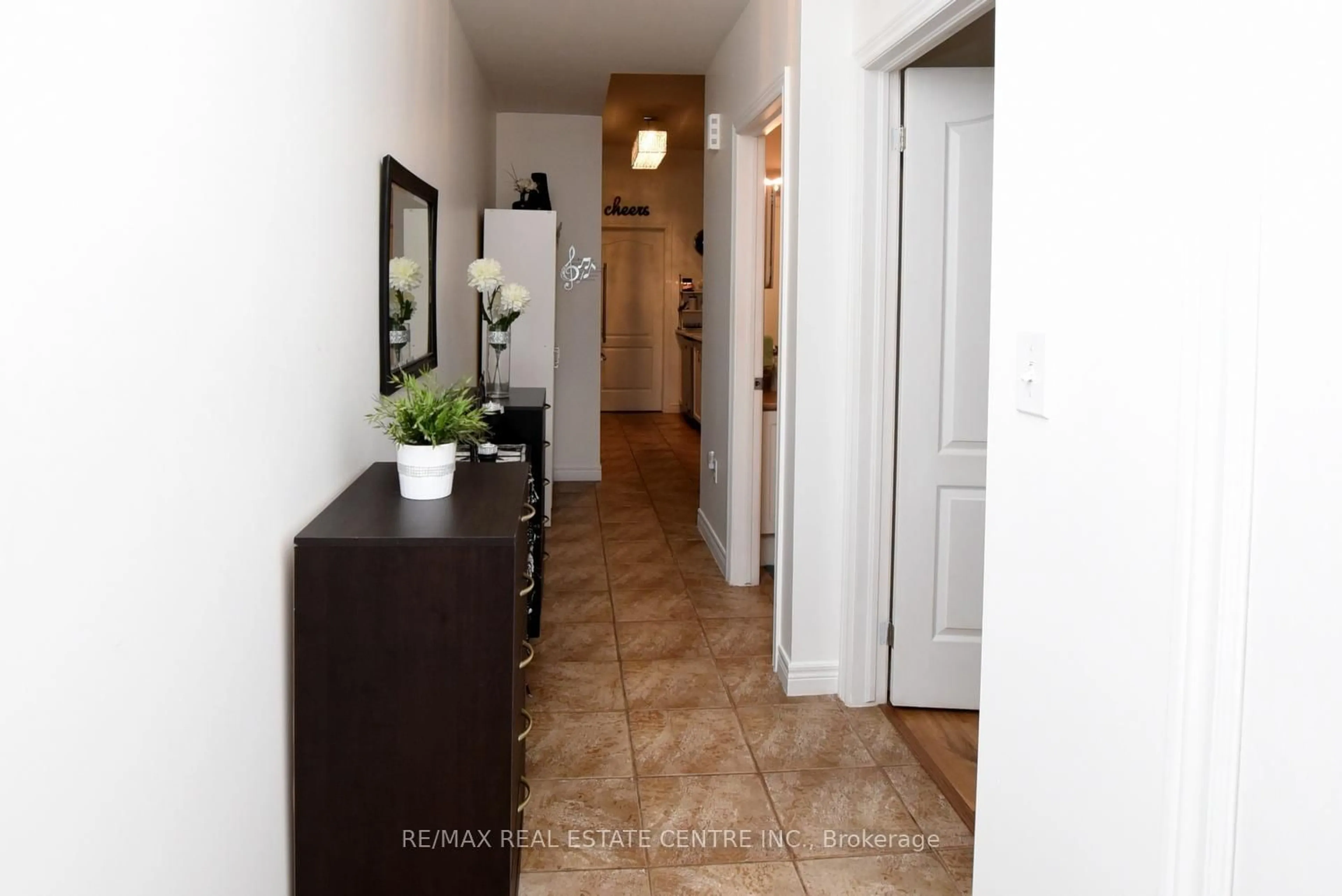 Indoor entryway for 60 Natalia Ave #2, Hamilton Ontario L0R 1W0