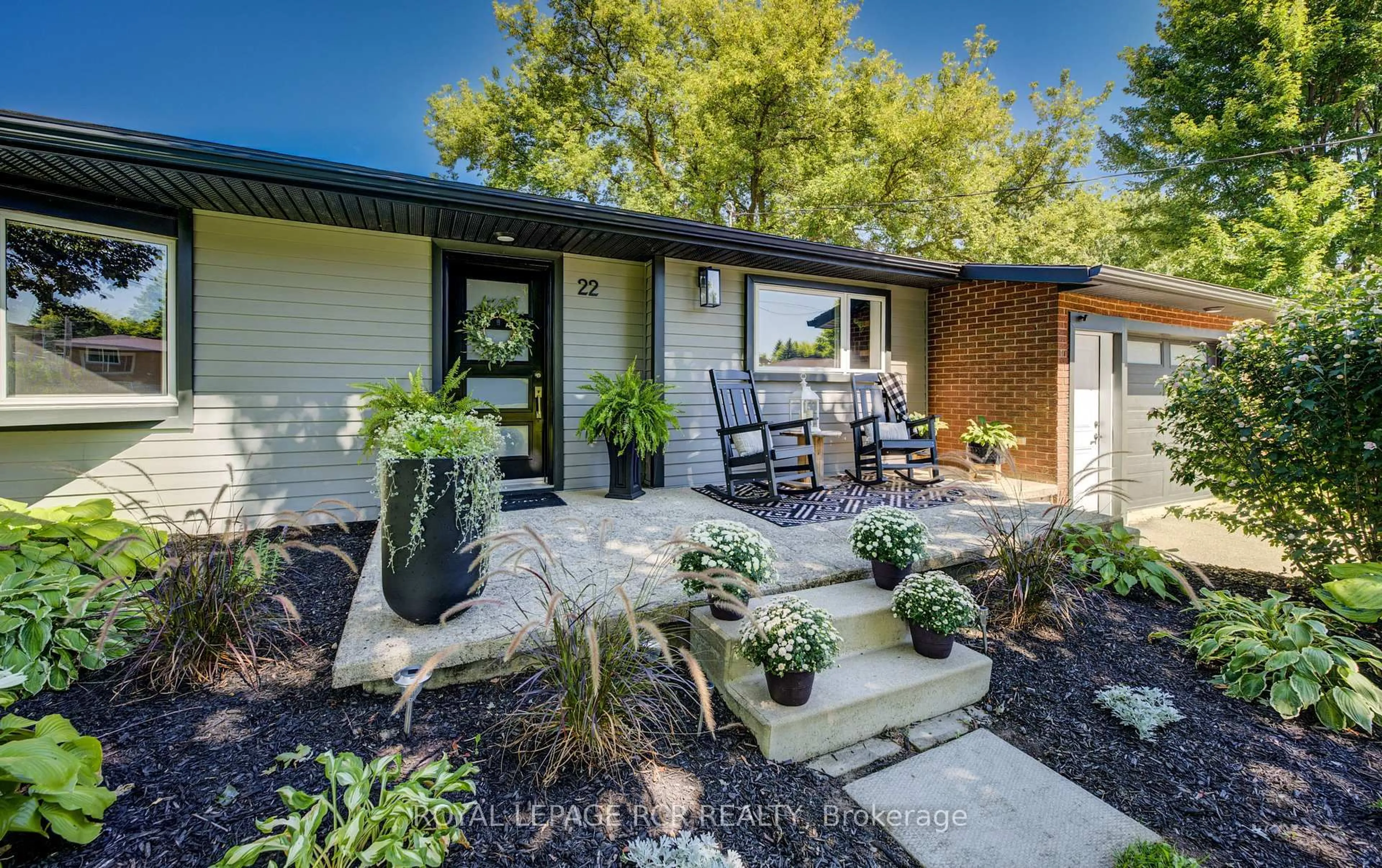 Patio, street for 22 Smith Dr, Mapleton Ontario N0G 1P0