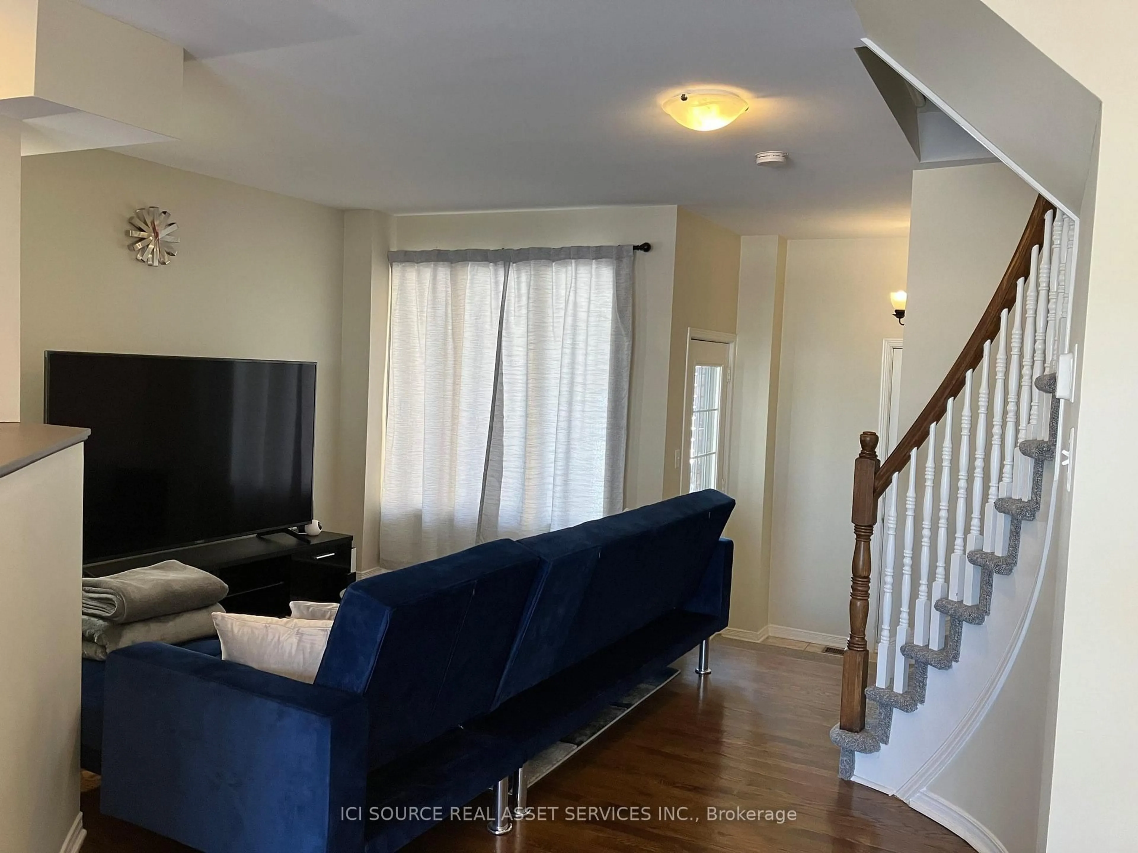 Living room with furniture, unknown for 1493 Lynx Cres, Orleans Ontario K4A 3Y9