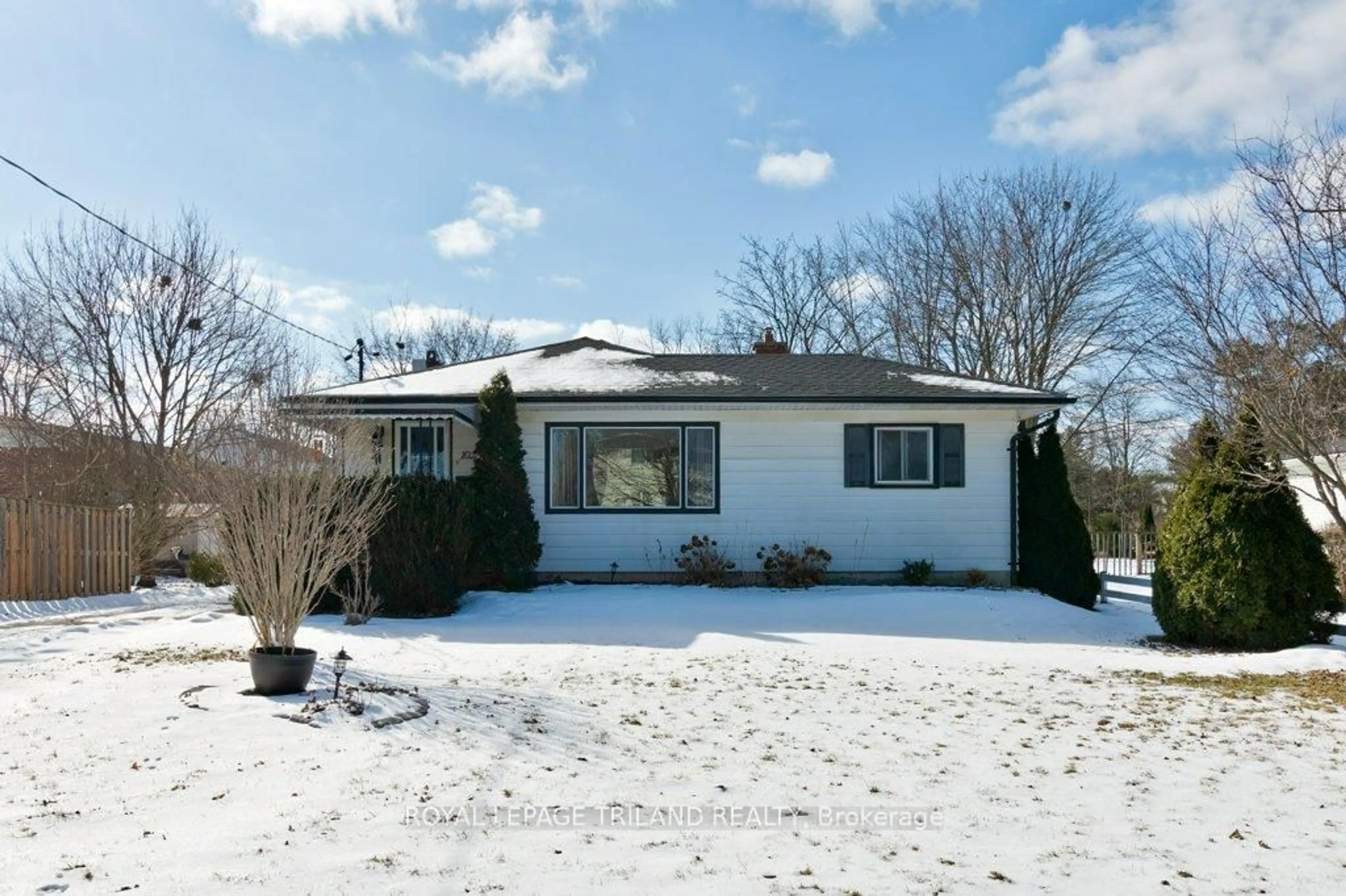 Home with vinyl exterior material, street for 102 Steele St, St. Thomas Ontario N5R 2Y5