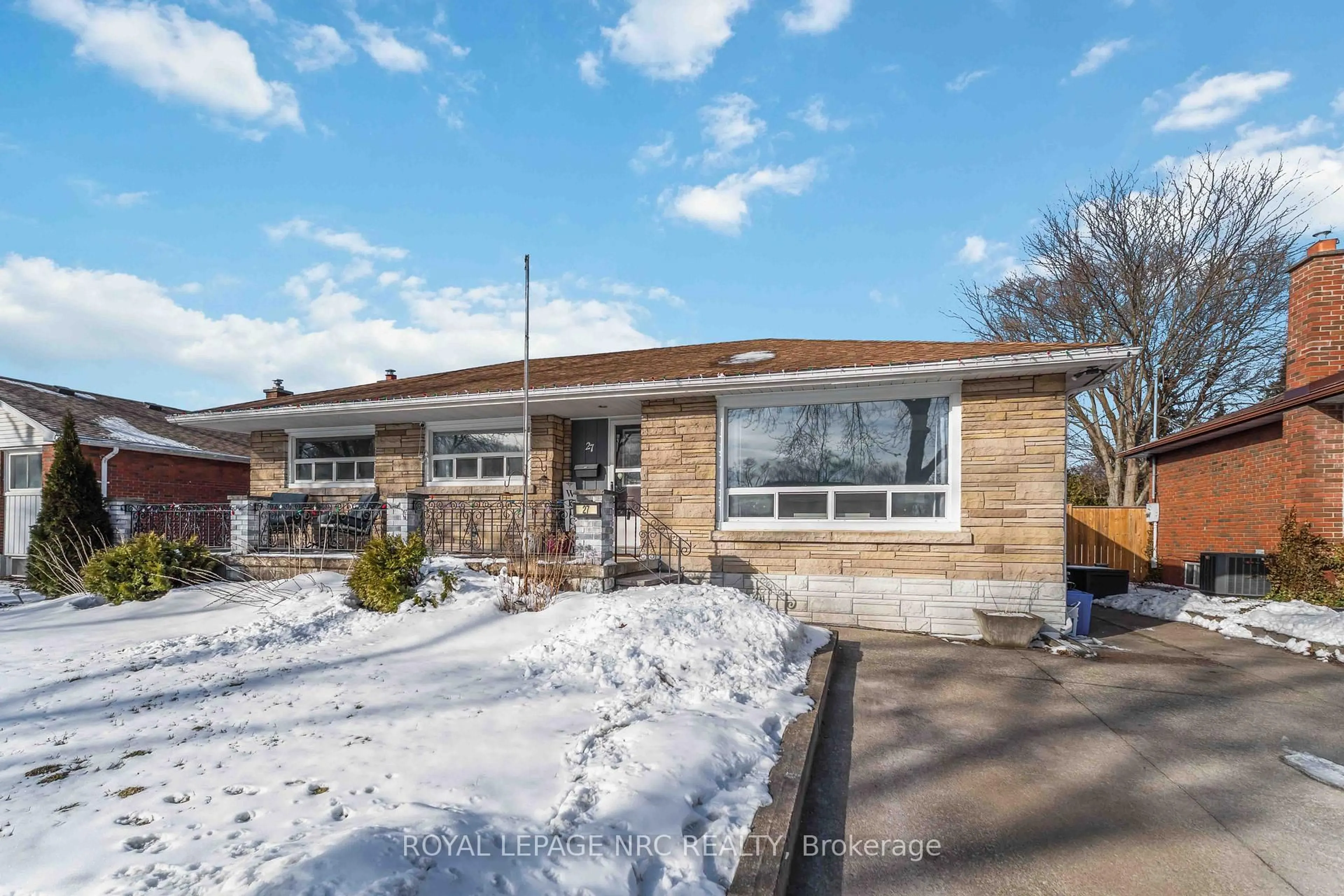 Unknown for 27 Barron St, Welland Ontario L3C 2K4