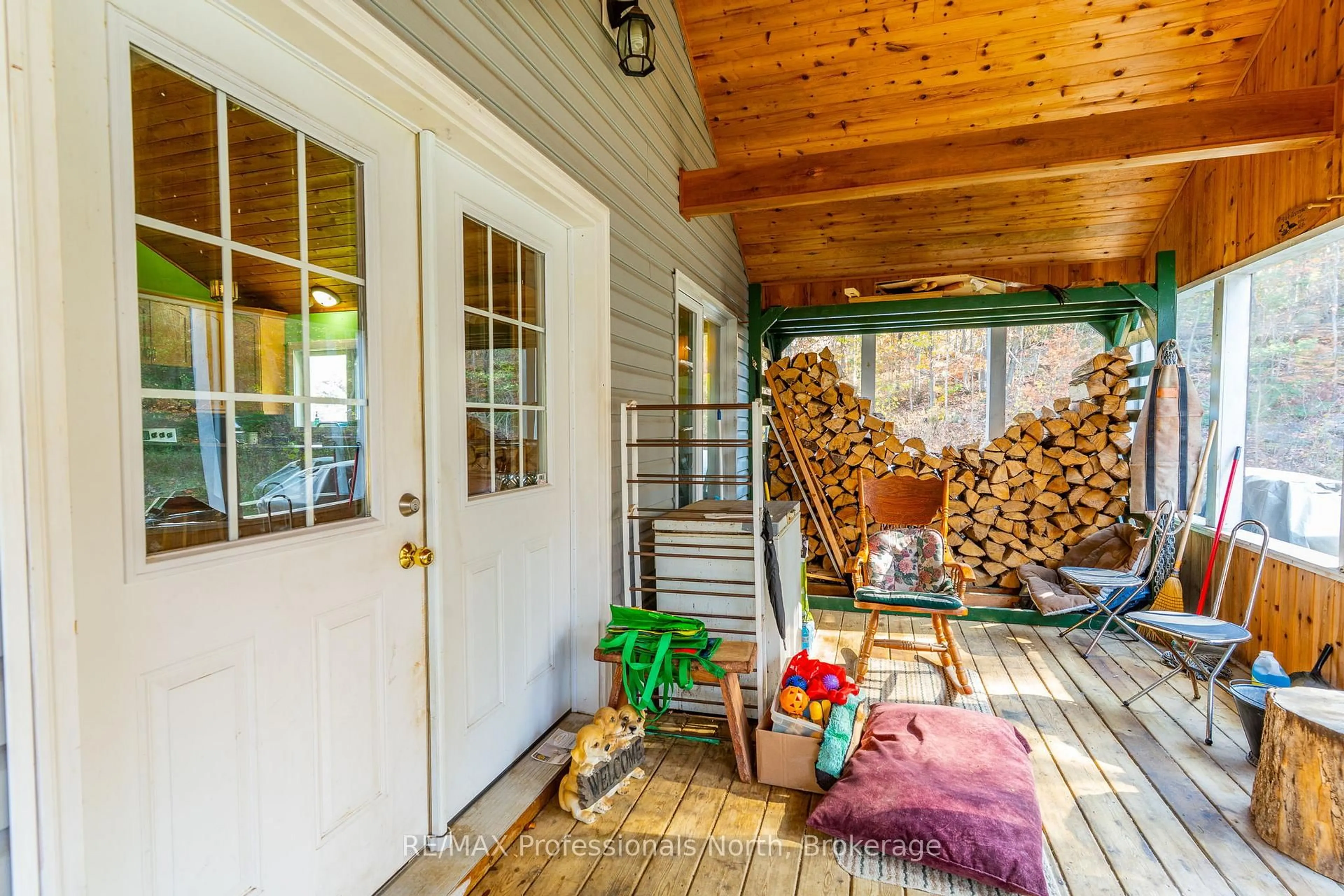 Indoor entryway for 2179 South Lake Rd, Minden Hills Ontario K0M 2K0