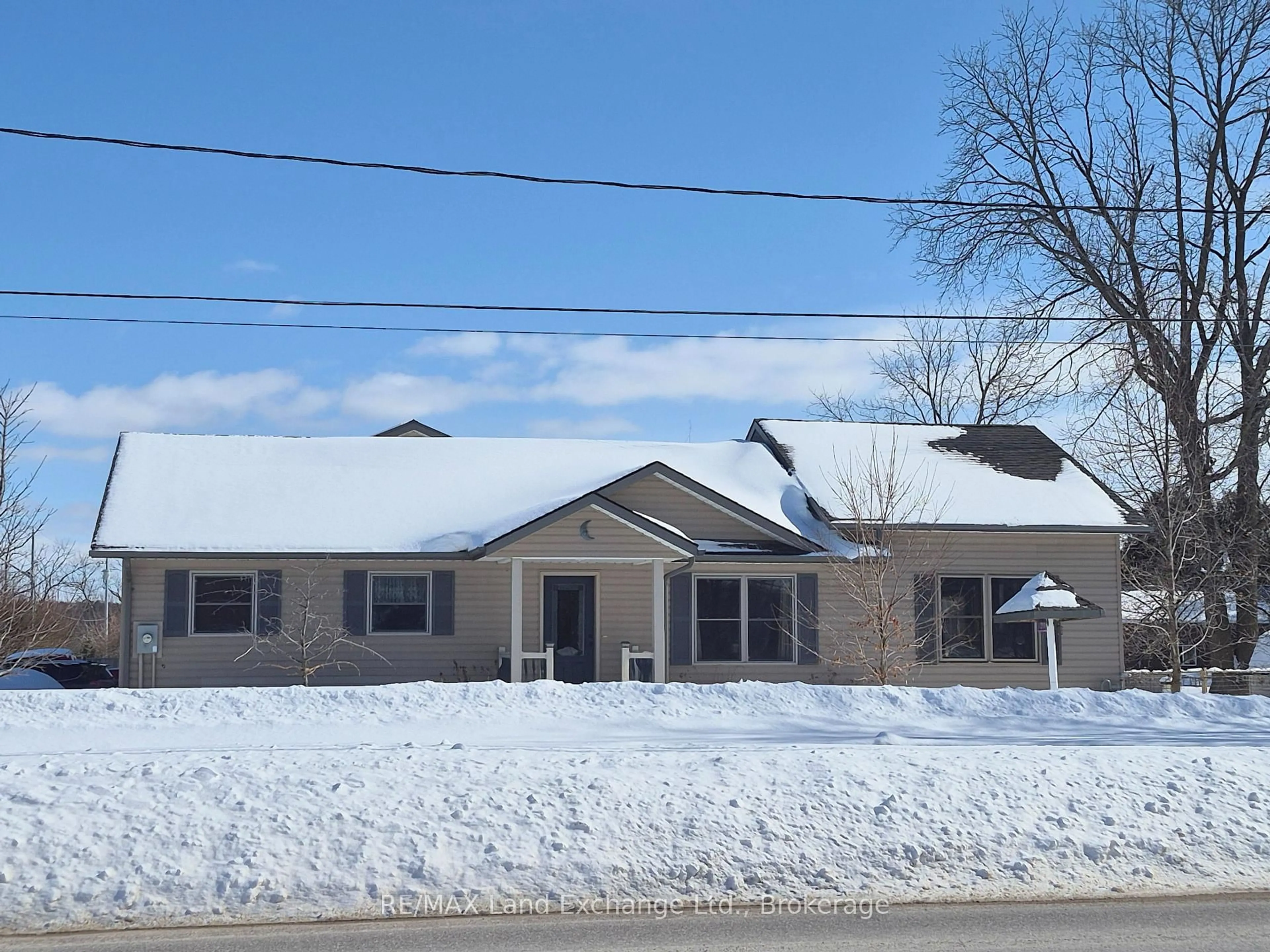 Home with vinyl exterior material, street for 484 Ludgard St, Huron-Kinloss Ontario N0G 2H0