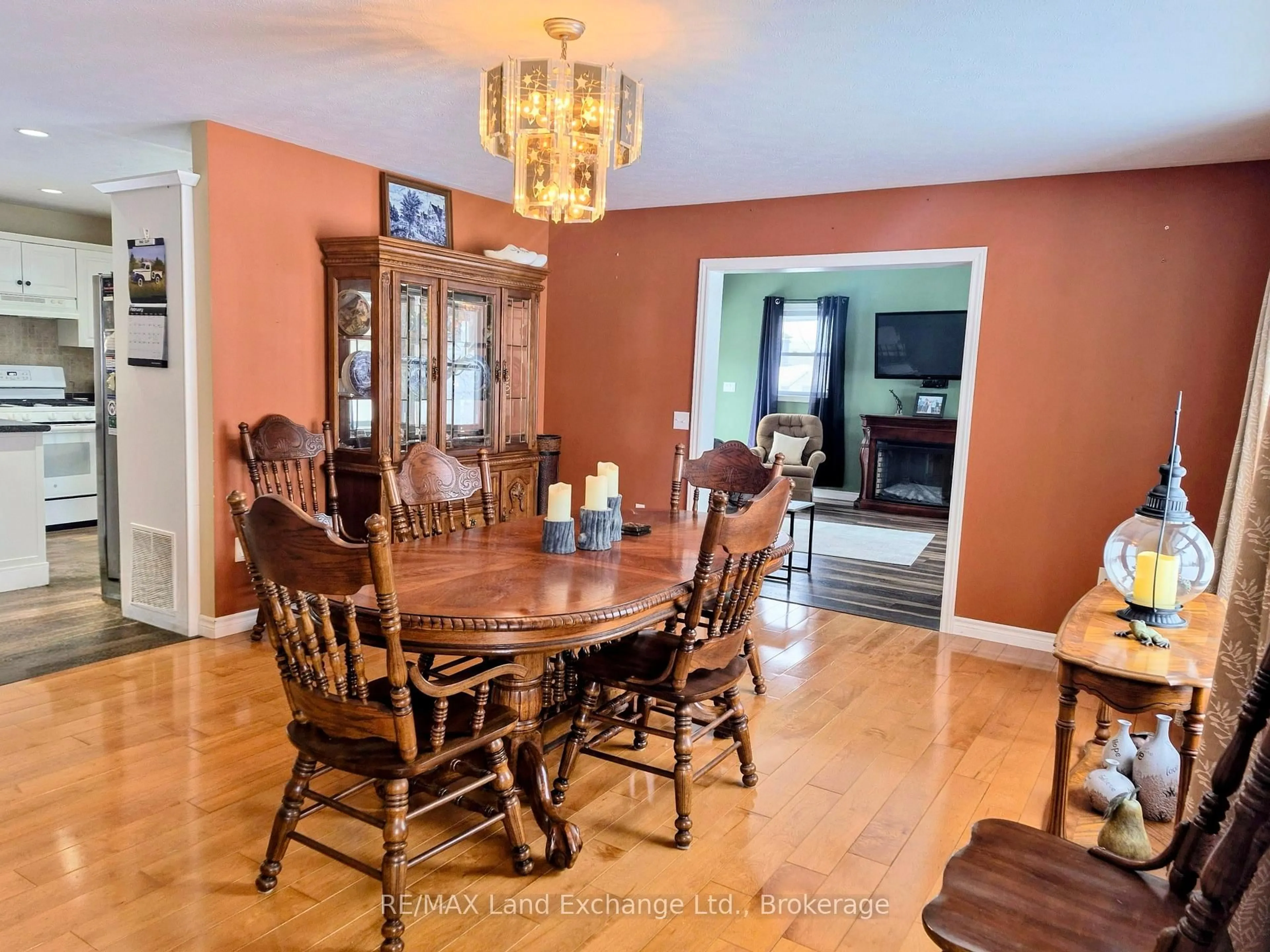 Dining room, wood/laminate floor for 484 Ludgard St, Huron-Kinloss Ontario N0G 2H0