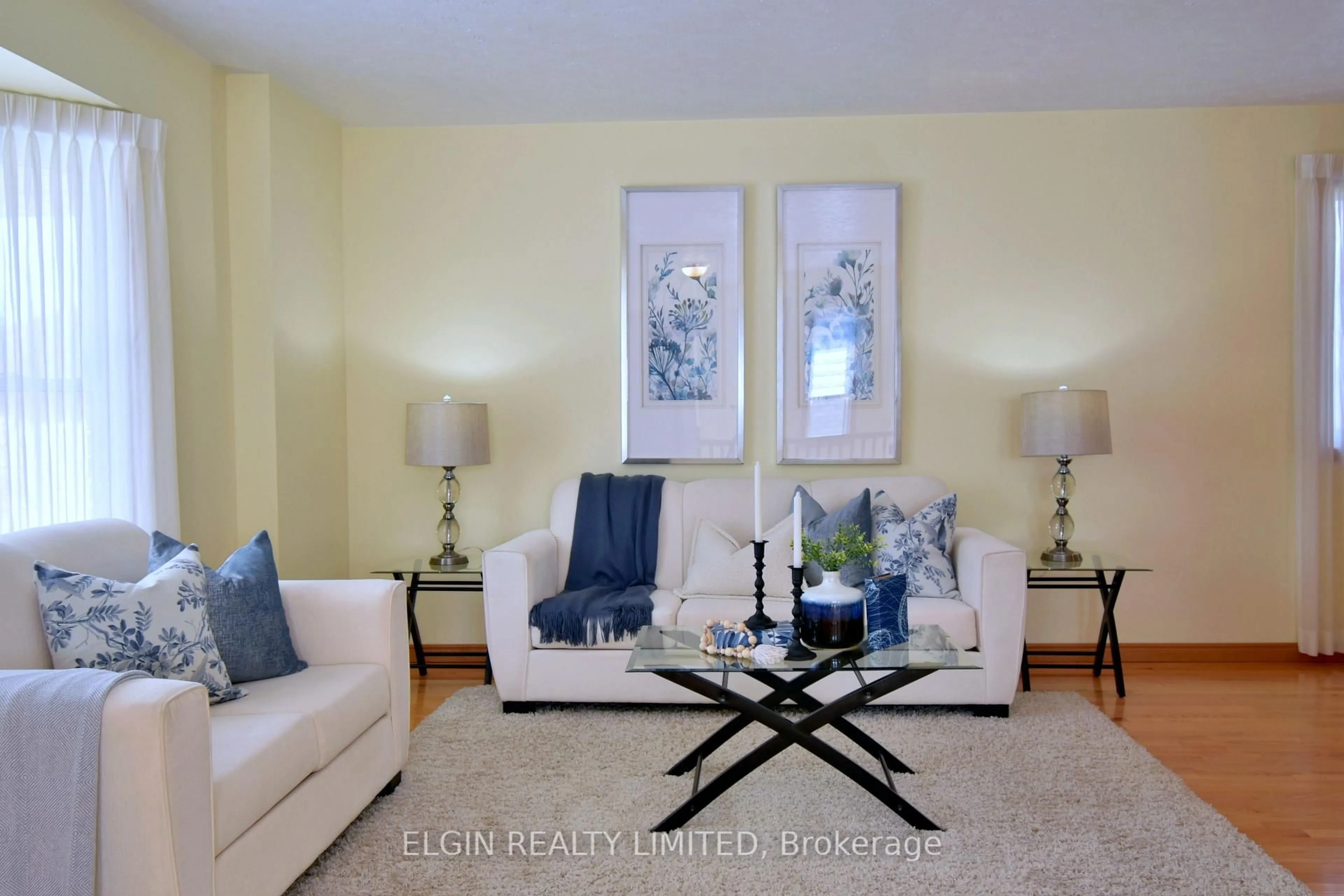 Living room with furniture, unknown for 10 Palmer Crt, St. Thomas Ontario N5R 5Y9