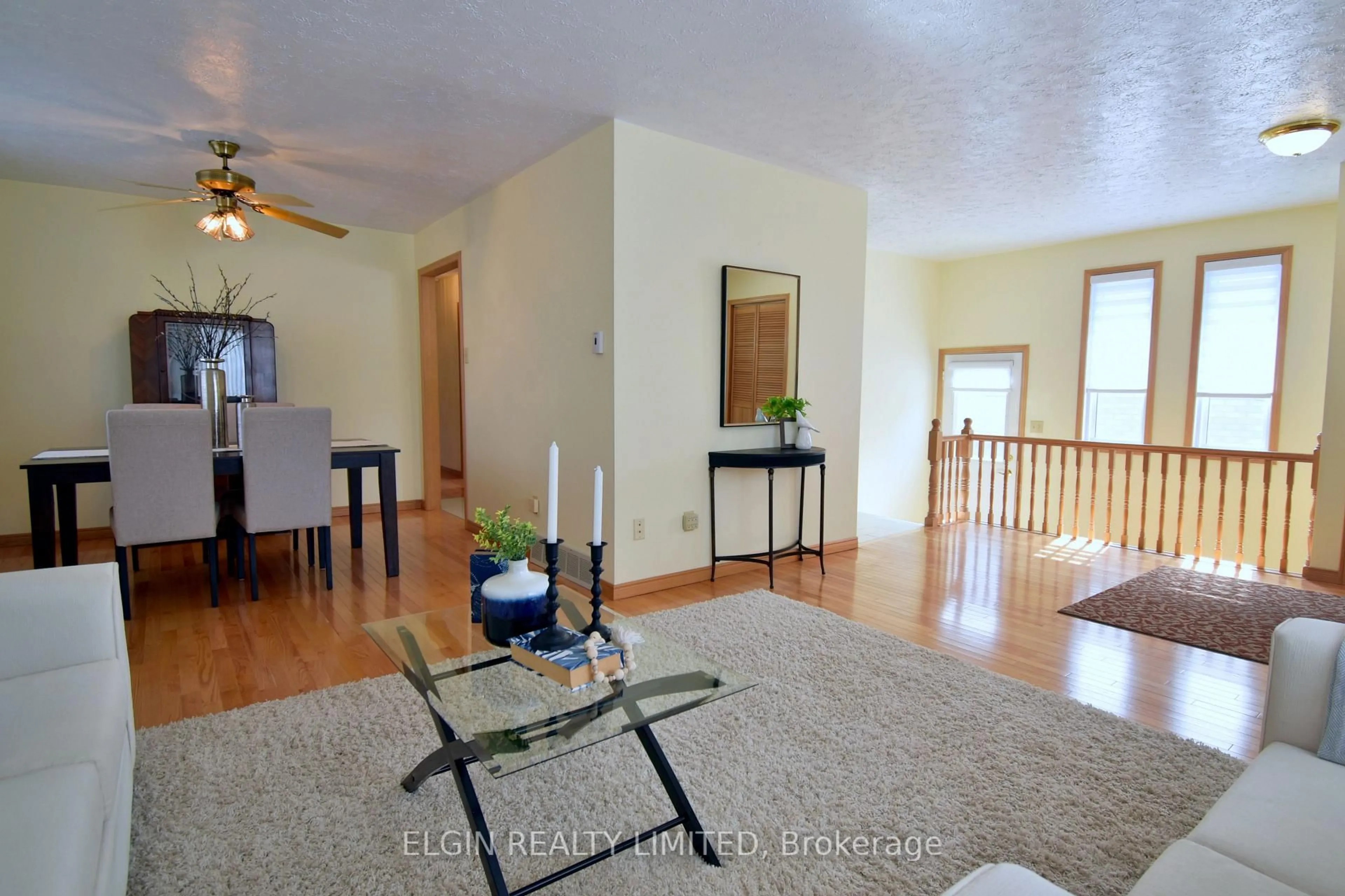 Living room with furniture, wood/laminate floor for 10 Palmer Crt, St. Thomas Ontario N5R 5Y9