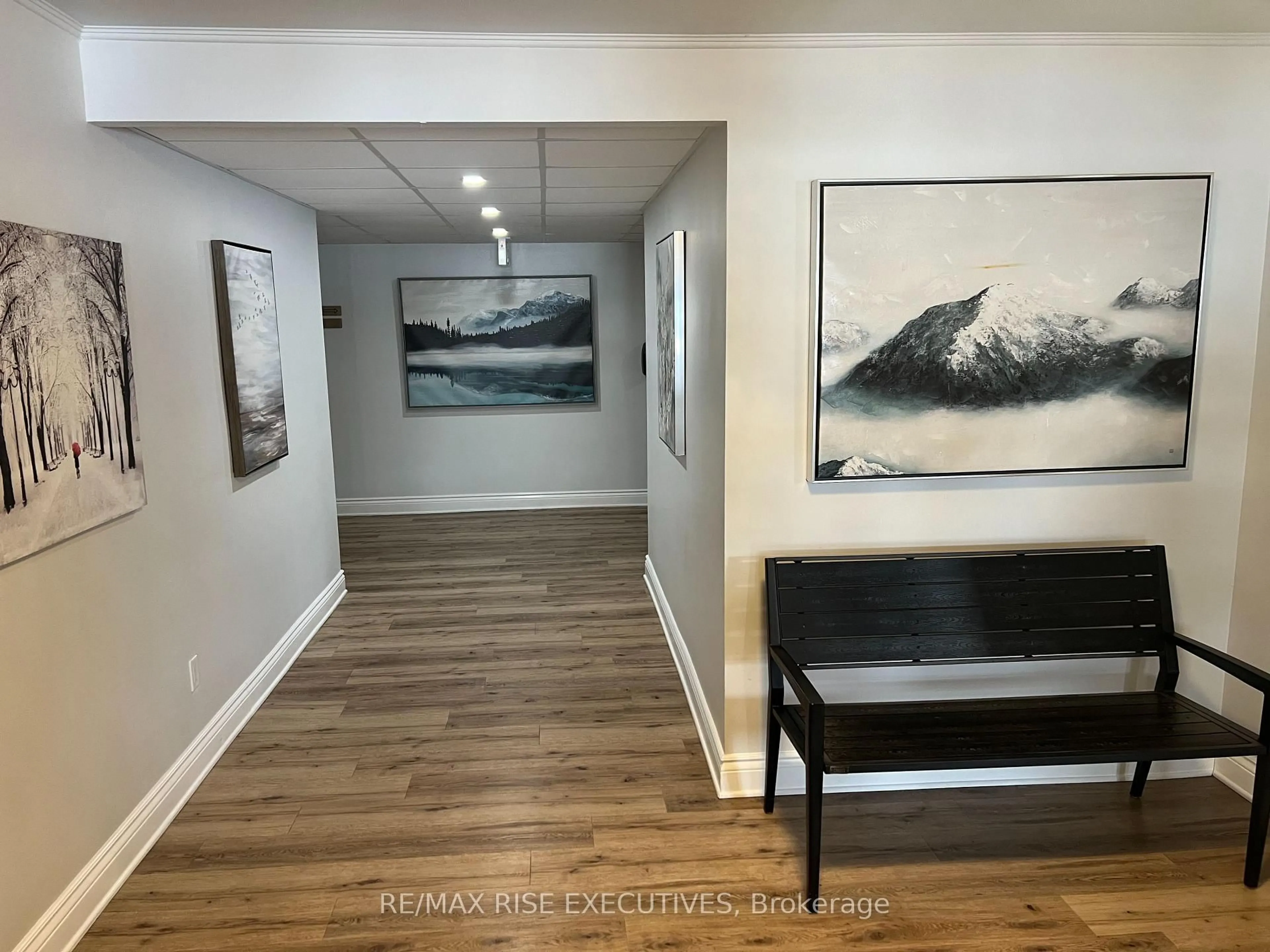 Indoor foyer for 1100 Millwood Ave #110, Brockville Ontario K6V 6Z3