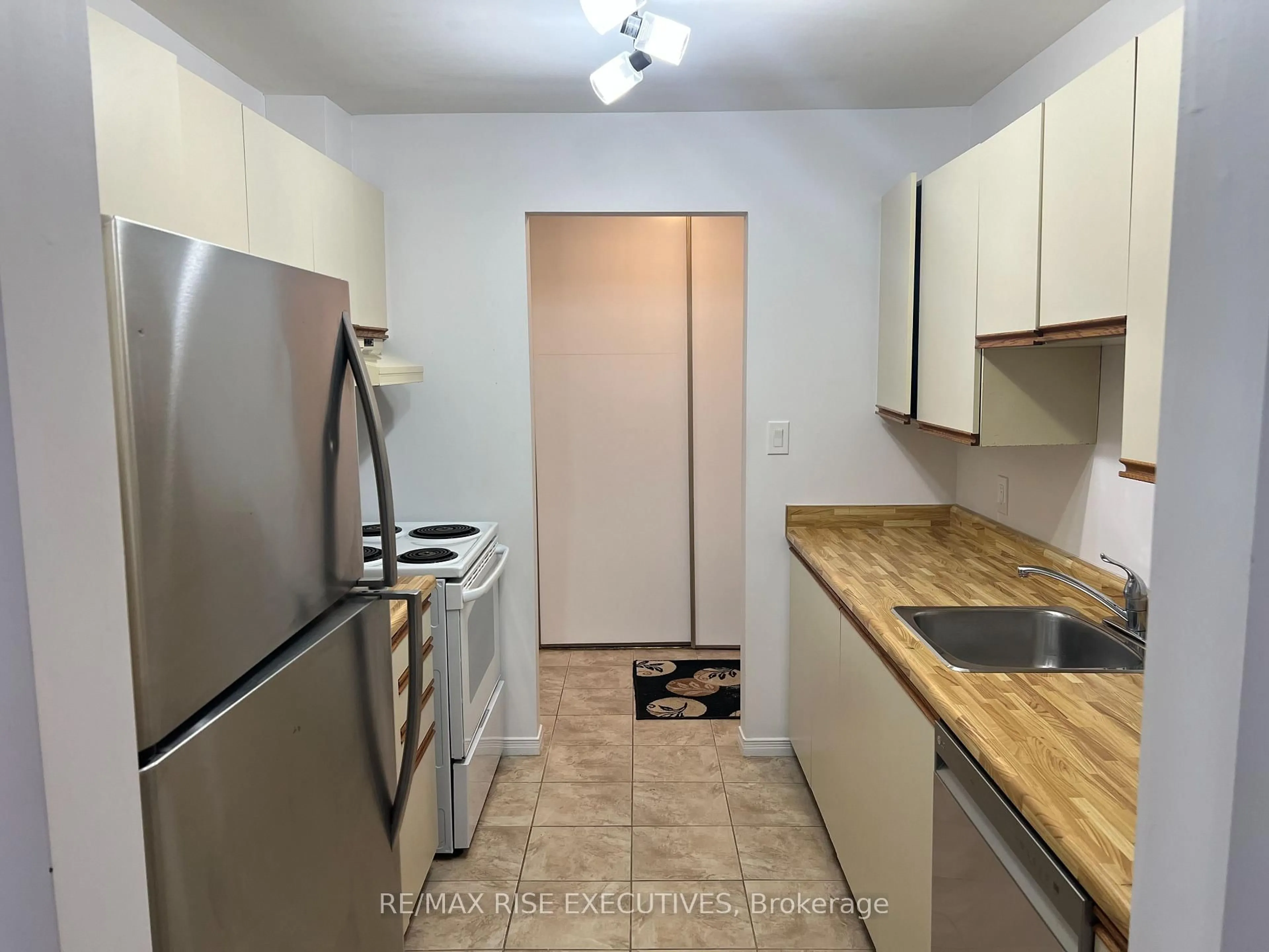 Standard kitchen, unknown for 1100 Millwood Ave #110, Brockville Ontario K6V 6Z3