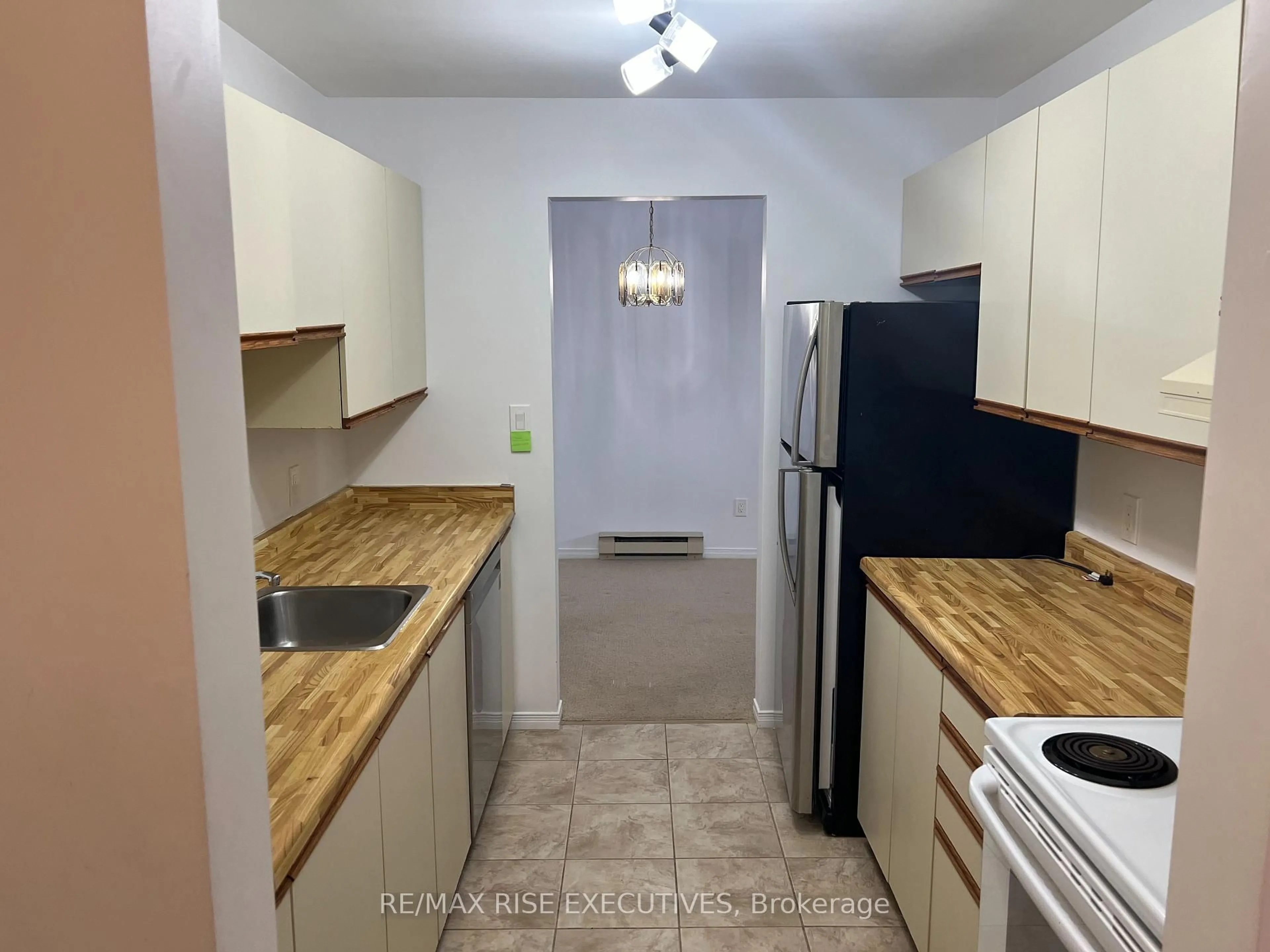 Standard kitchen, unknown for 1100 Millwood Ave #110, Brockville Ontario K6V 6Z3