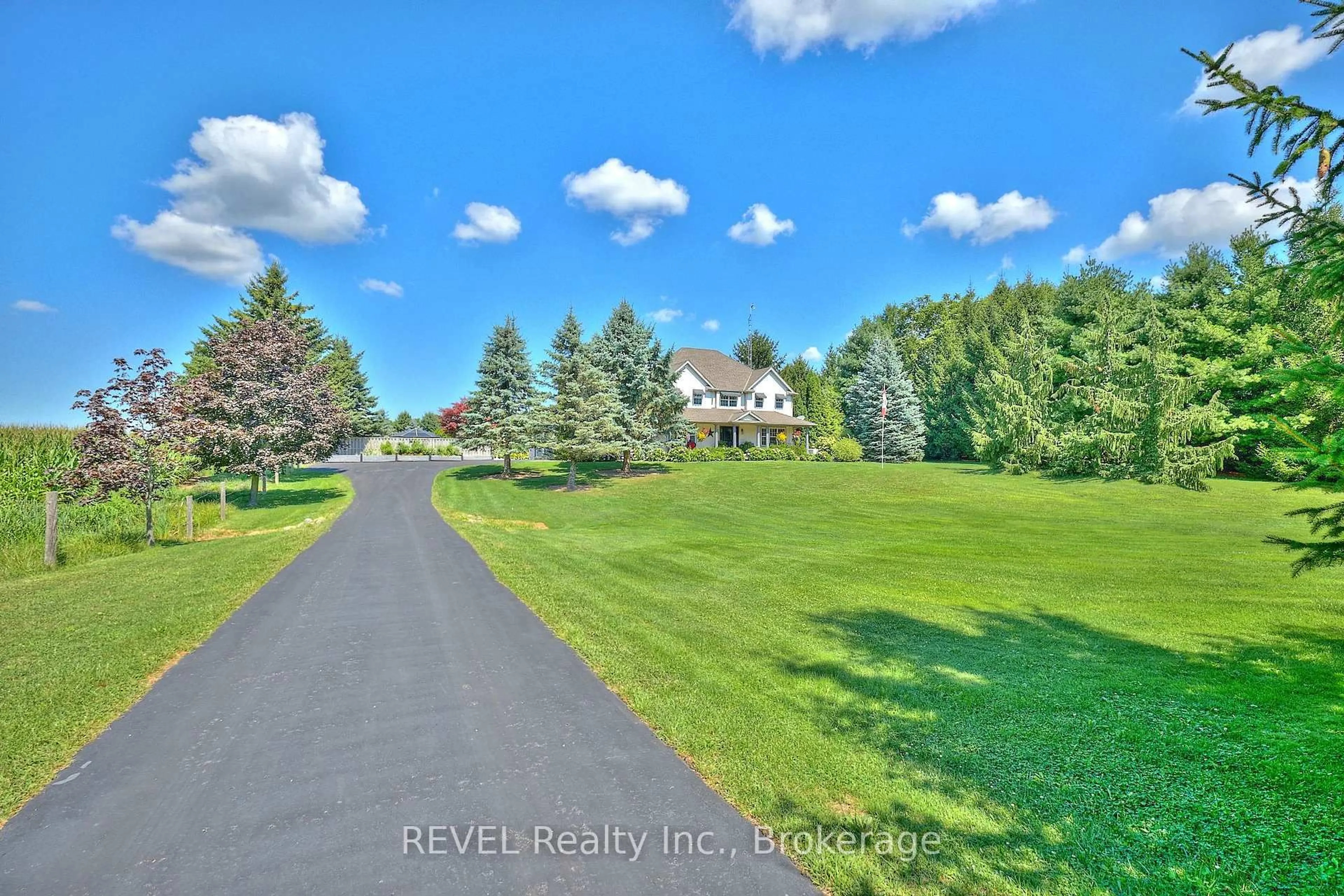A pic from outside/outdoor area/front of a property/back of a property/a pic from drone, water/lake/river/ocean view for 717 Metler Rd, Pelham Ontario L0S 1C0