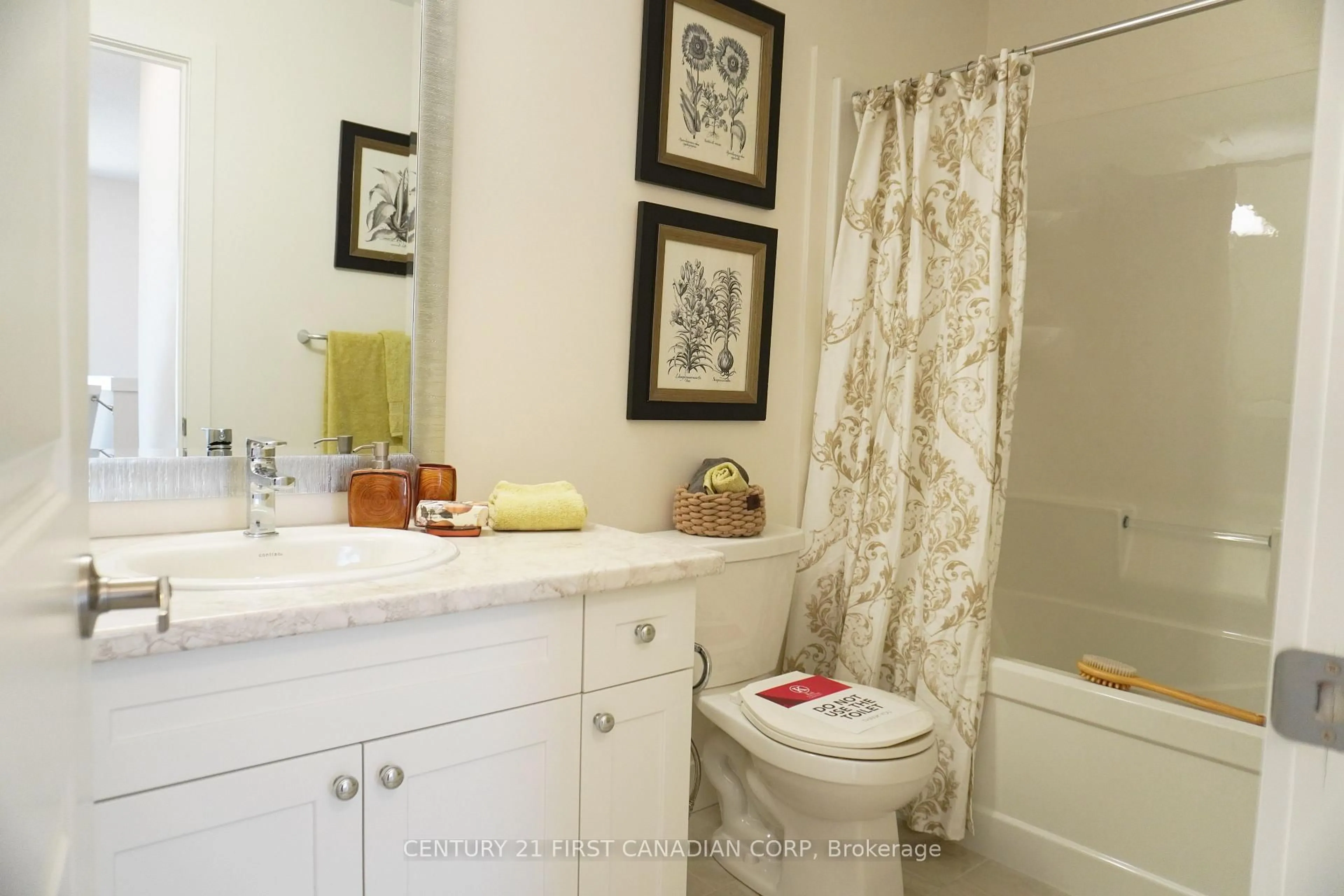 Standard bathroom, ceramic/tile floor for 530 Gatestone Rd #3, London South Ontario N6M 0A2