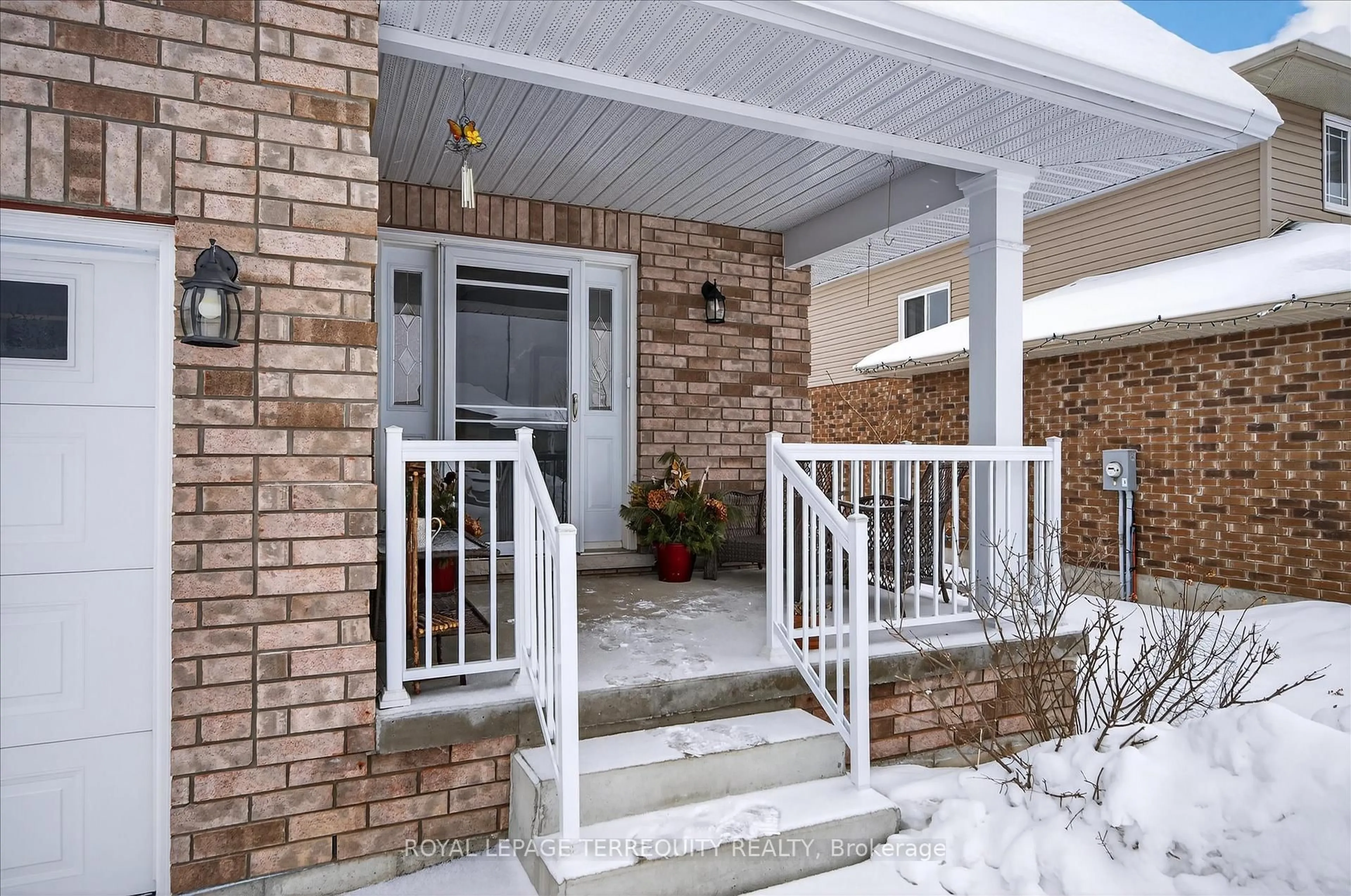 Indoor entryway for 16 Ethan Lane, Asphodel-Norwood Ontario K0L 2V0