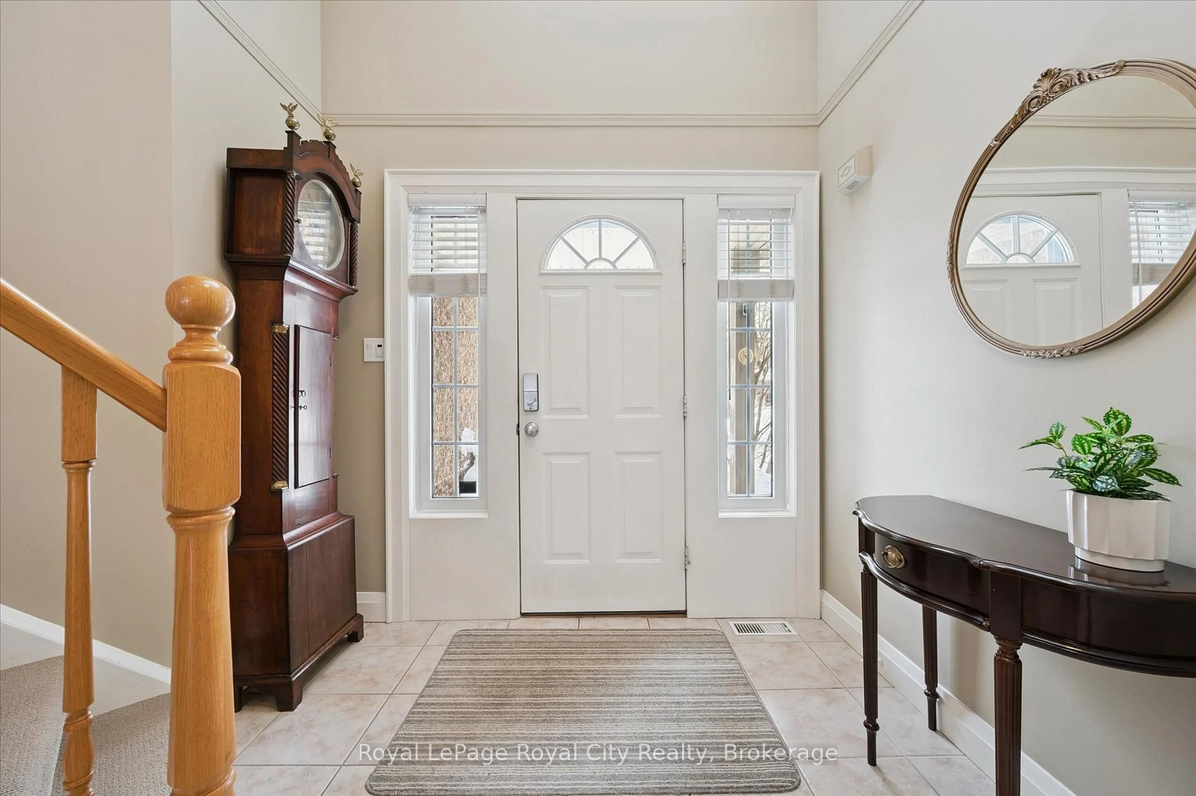 Indoor entryway for 92 Marsh Cres, Guelph Ontario N1L 1L4